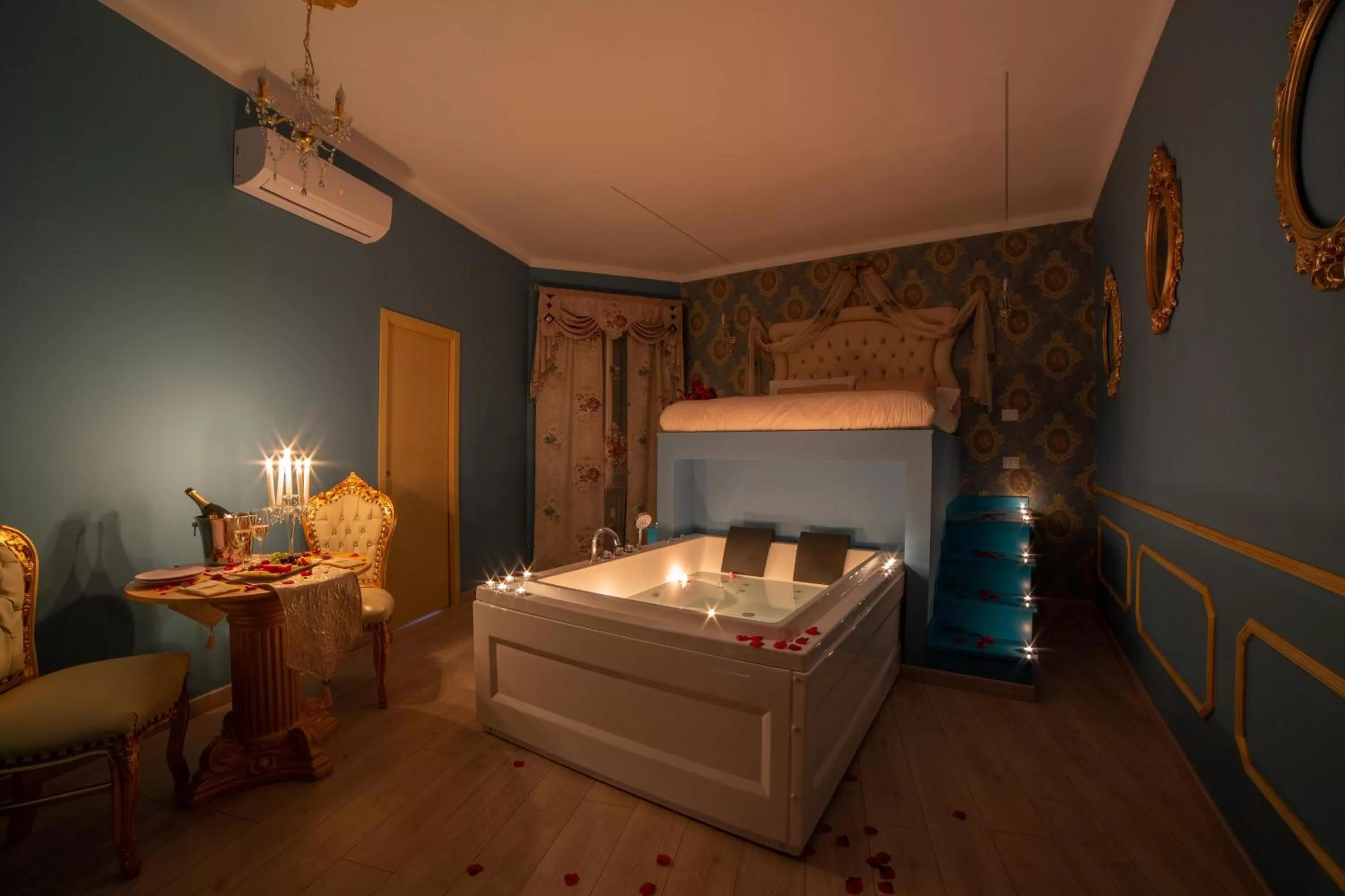 Bed in Love Suite Roma - Il Nido d'Amore