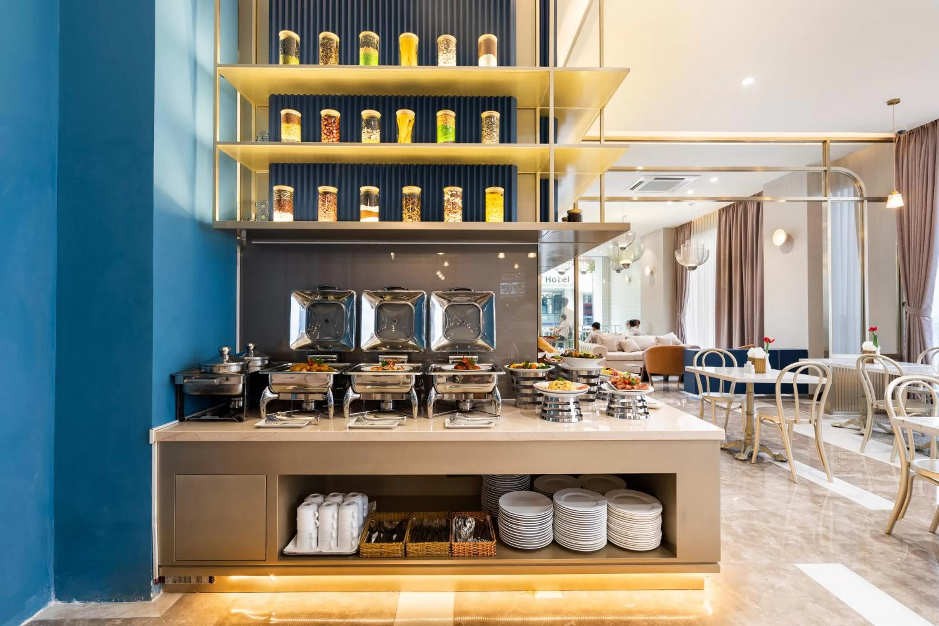 Restaurant/places to eat in Jovia Hotel