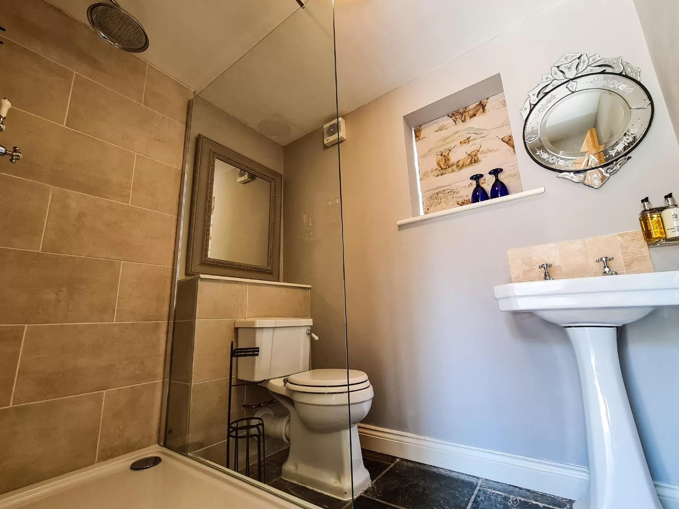 Shower in Grantham Arms