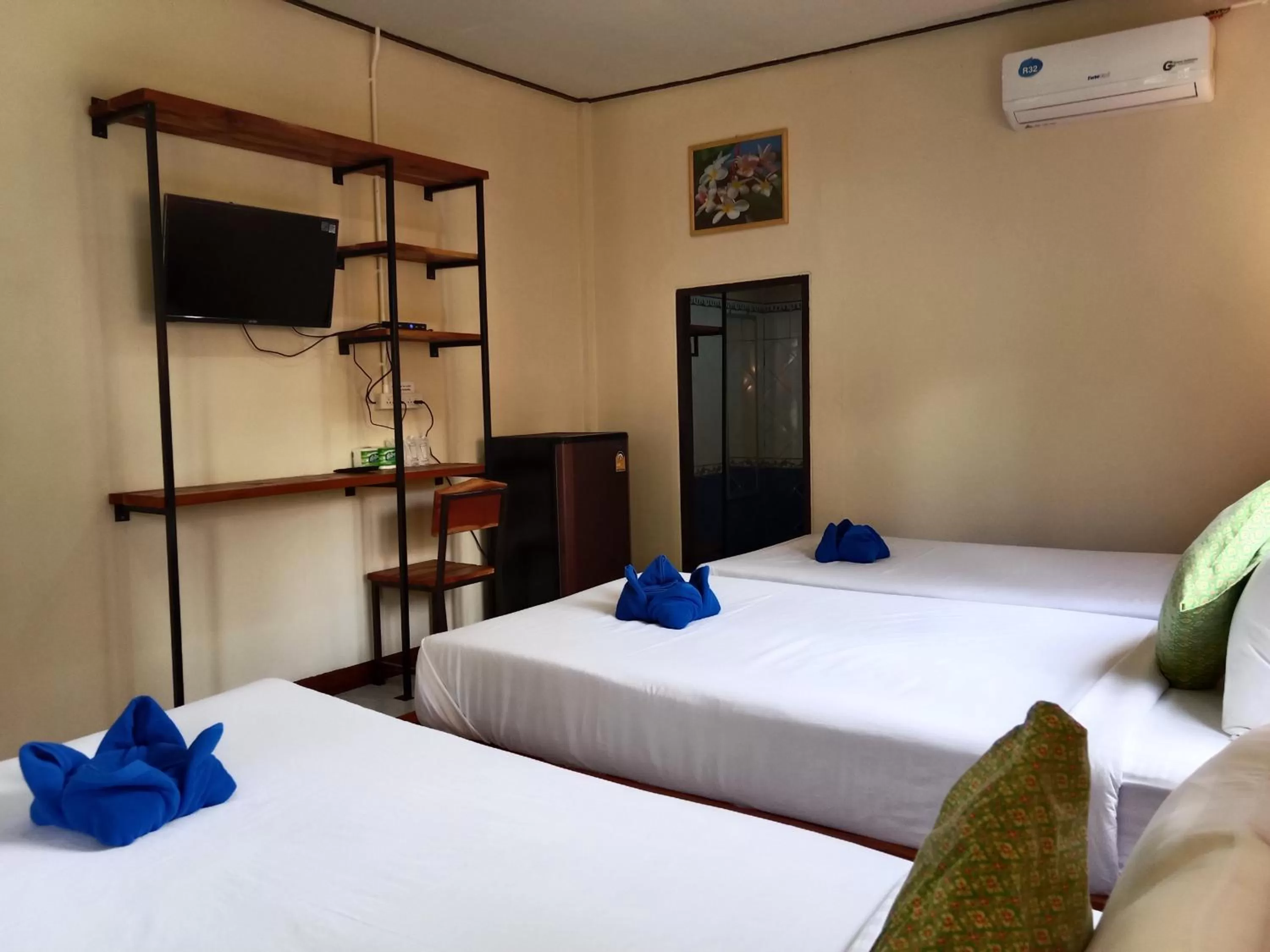 Bed in Tree Tops River Huts