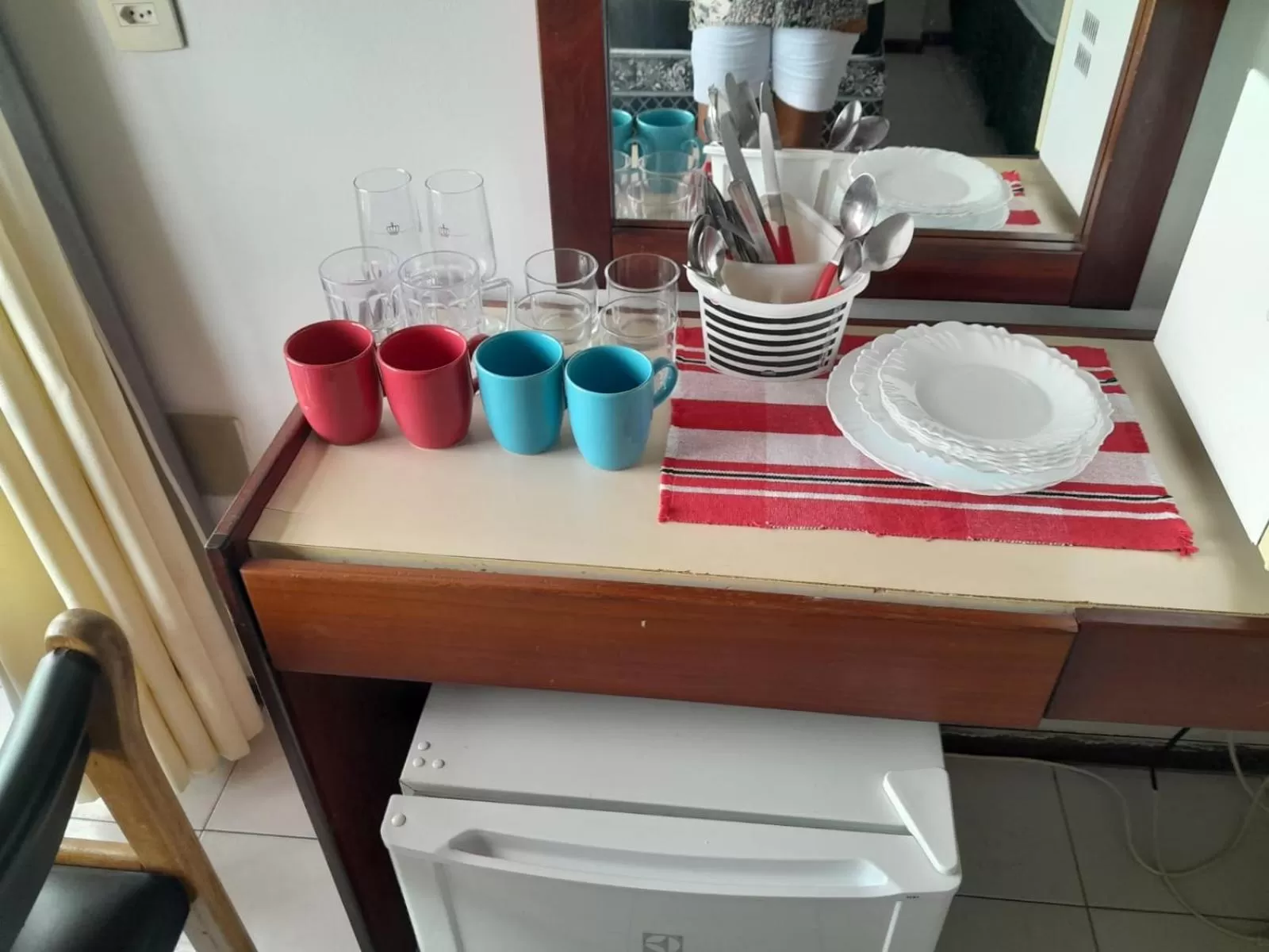 Decorative detail, Kitchen/Kitchenette in Sonia Flat Tambaú - Apartamento vista mar no Mano's Royal Hotel