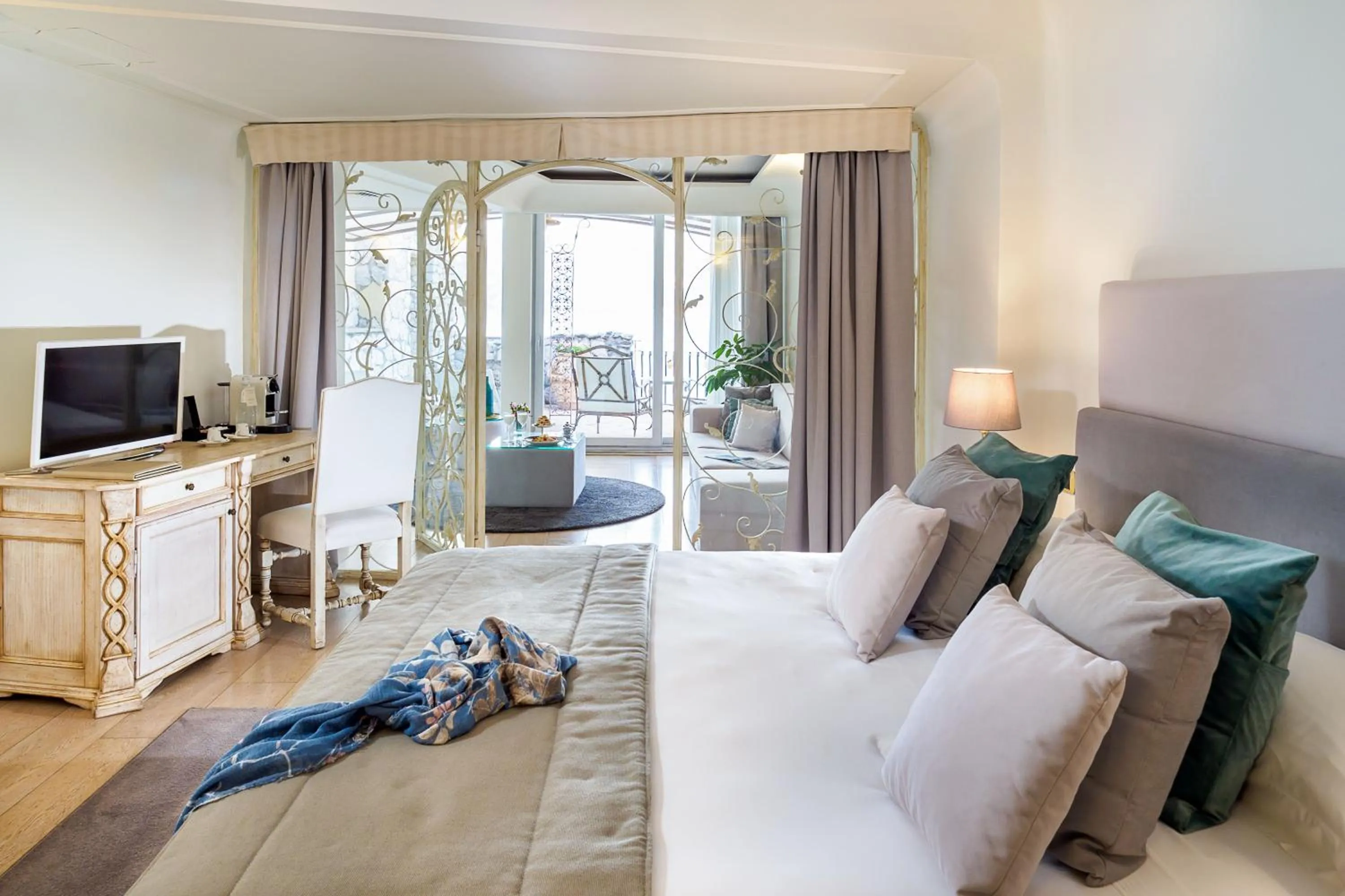 Family Suite in Atlantis Bay - The Leading Hotels of the World