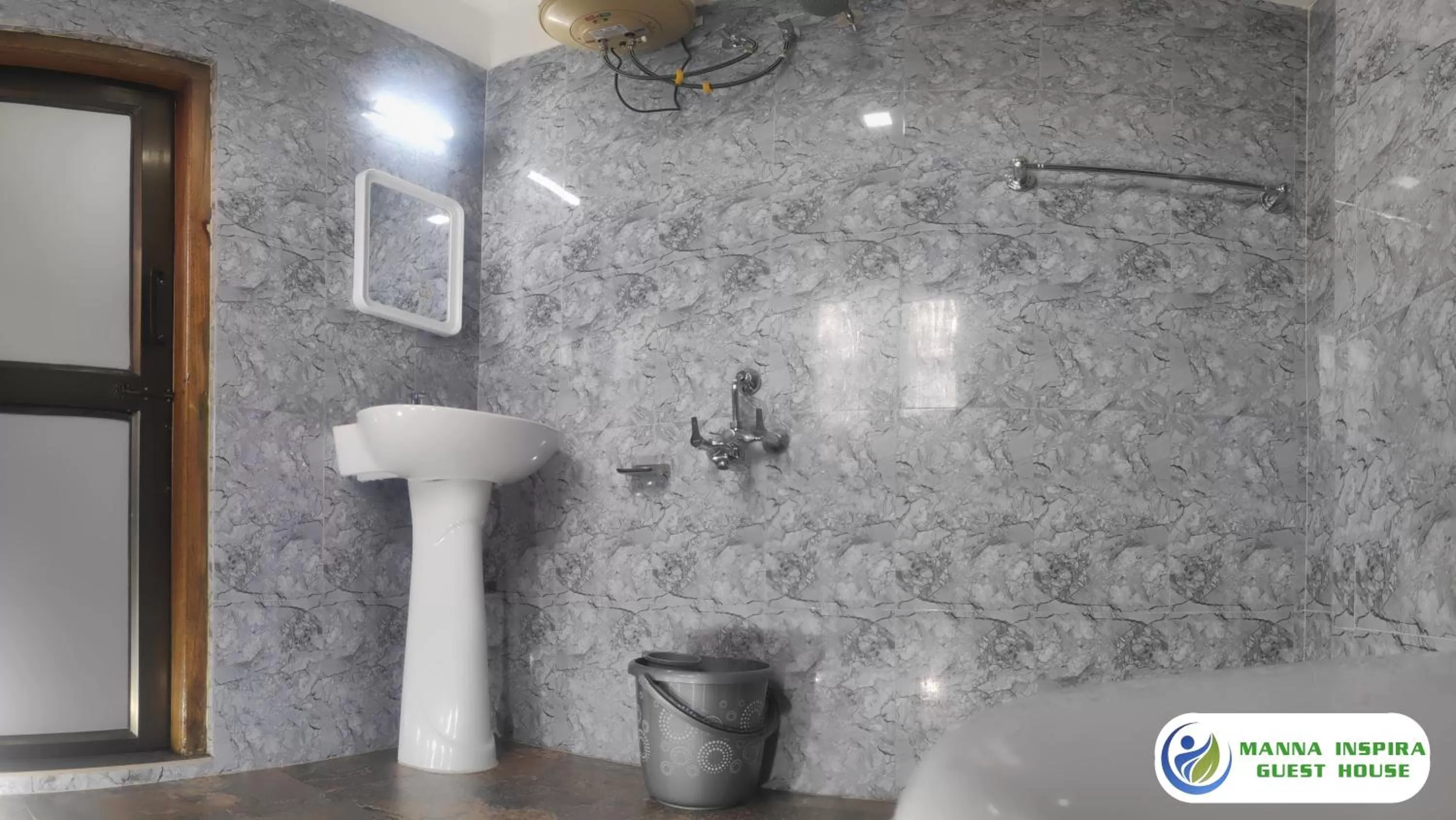 Shower in MANNA INSPIRA