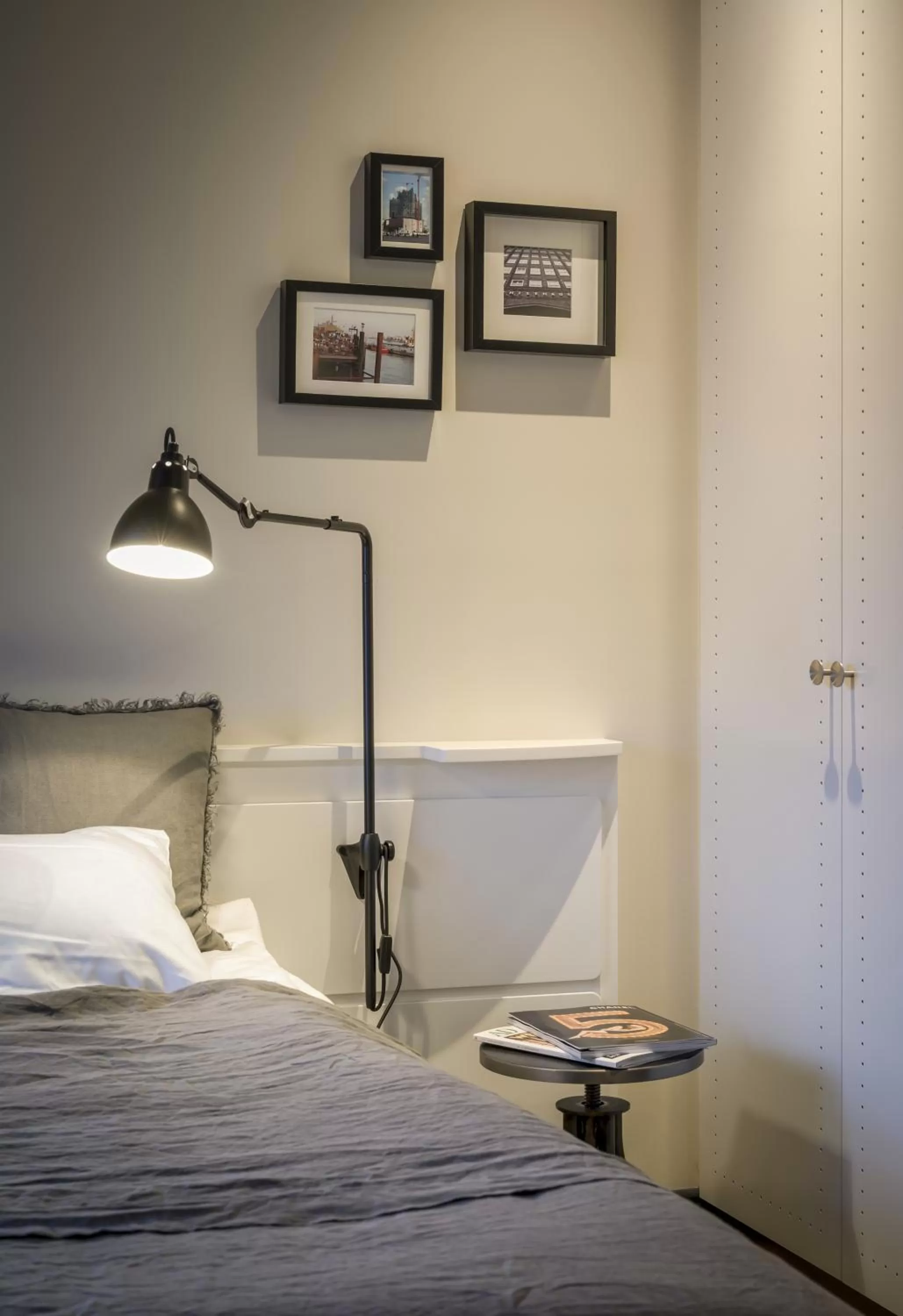 Decorative detail, Bed in Apartment040