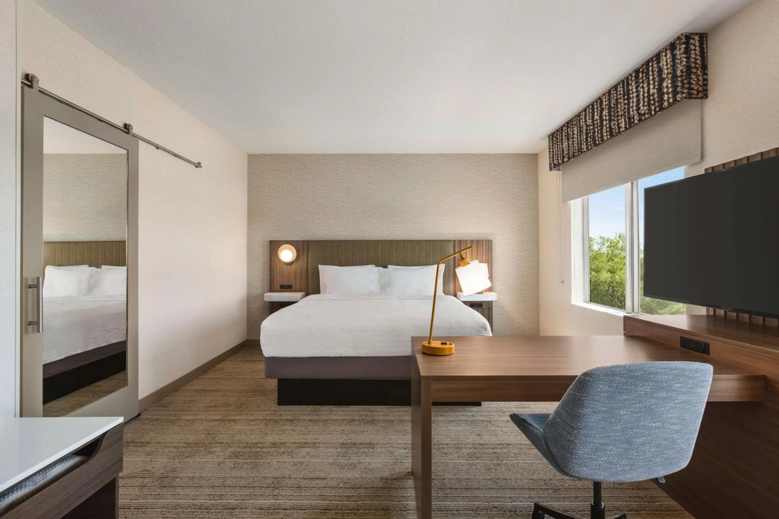 Bedroom, Bed in Hampton Inn Stockton, Ca