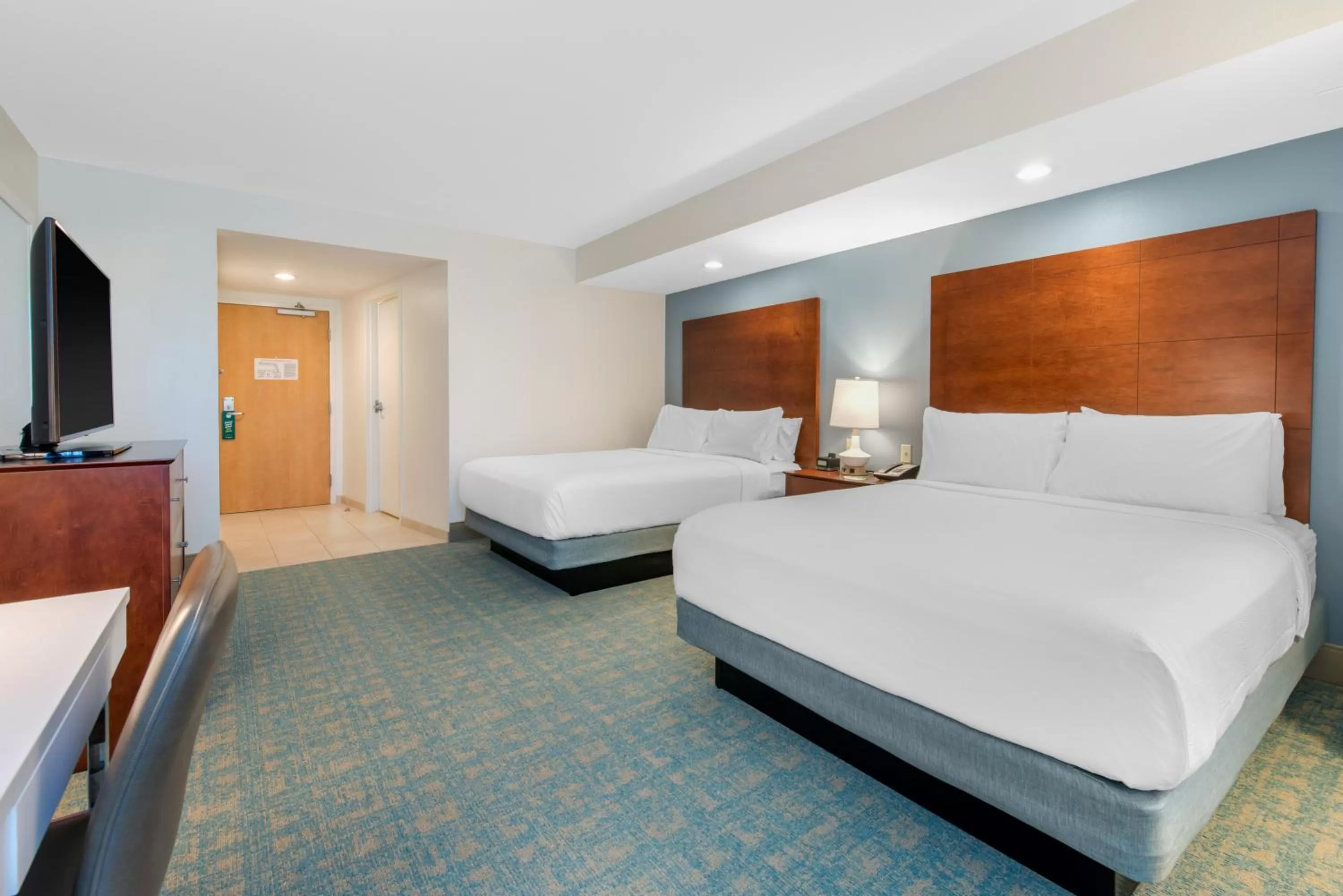 Guests, Bed in Holiday Inn Orlando – Disney Springs® Area by IHG