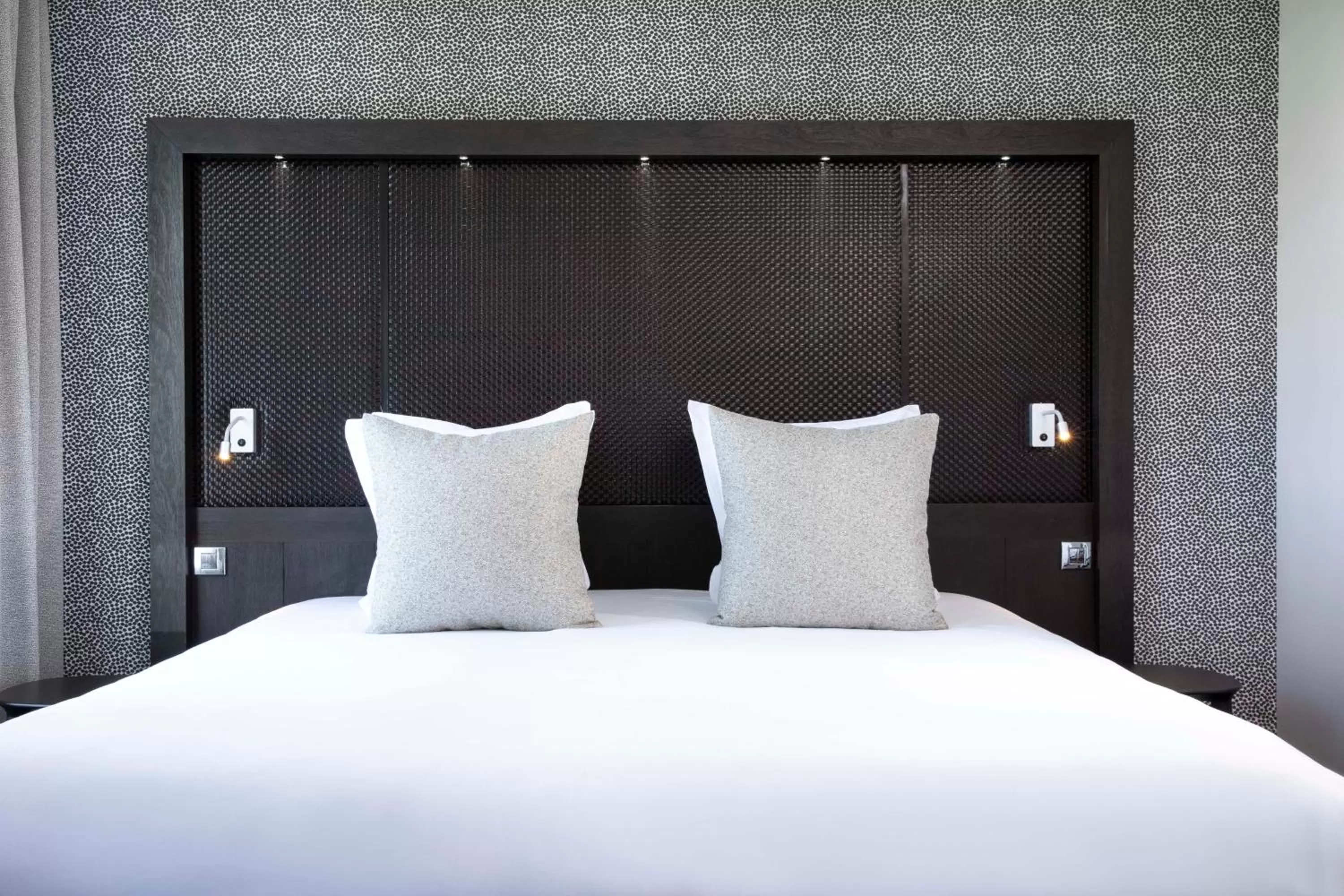 Decorative detail, Bed in Hôtel Elysées Régencia