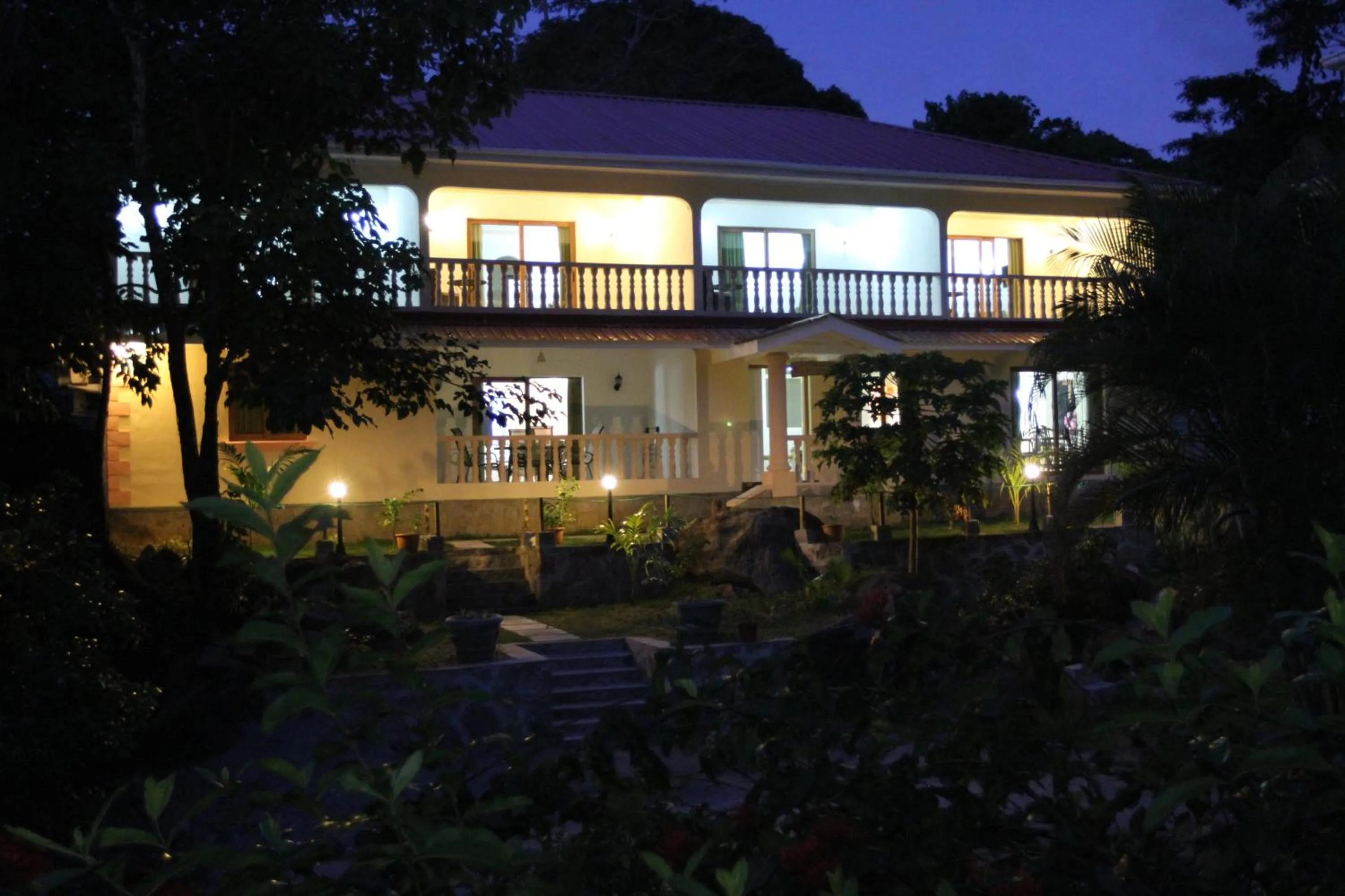 Facade/entrance in Forest Lodge