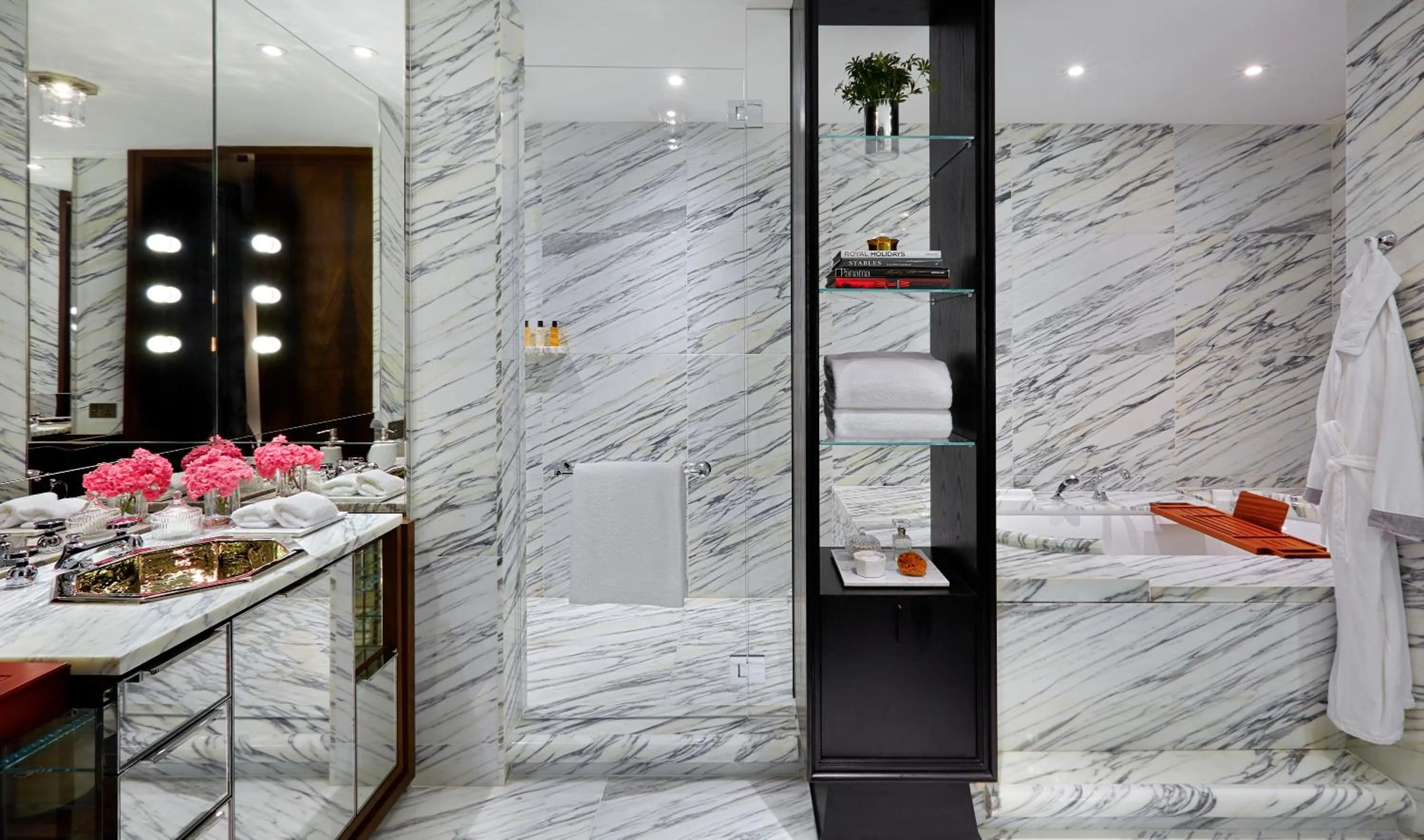 Bathroom in Rosewood Hong Kong