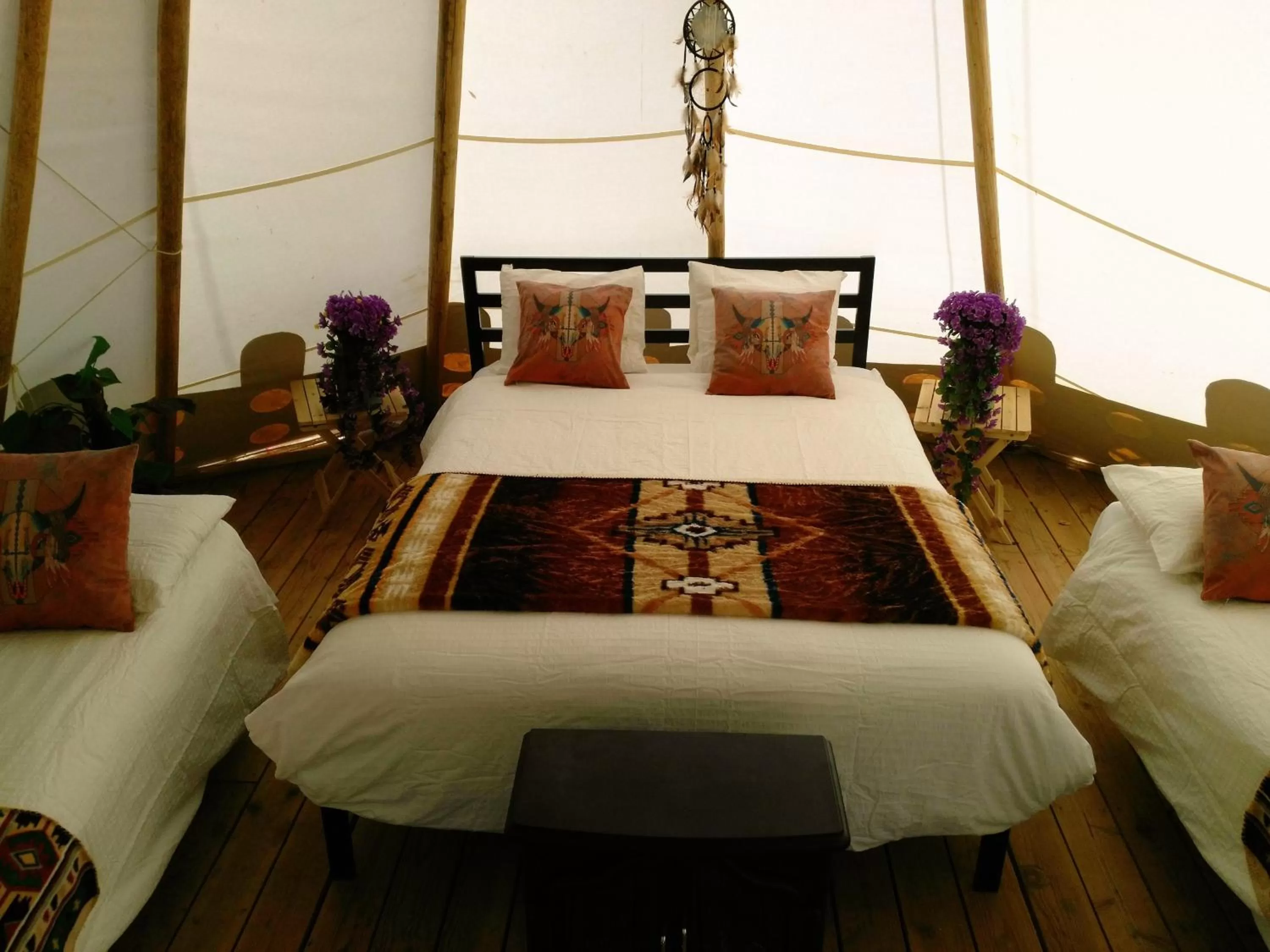 Photo of the whole room, Bed in Olancha RV Park and Motel