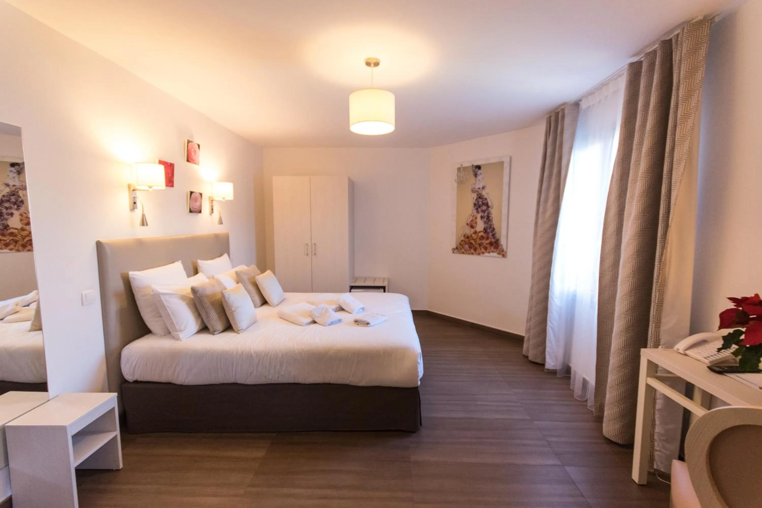 Bed in Hôtel CASABELLA Cannes Mouans Sartoux