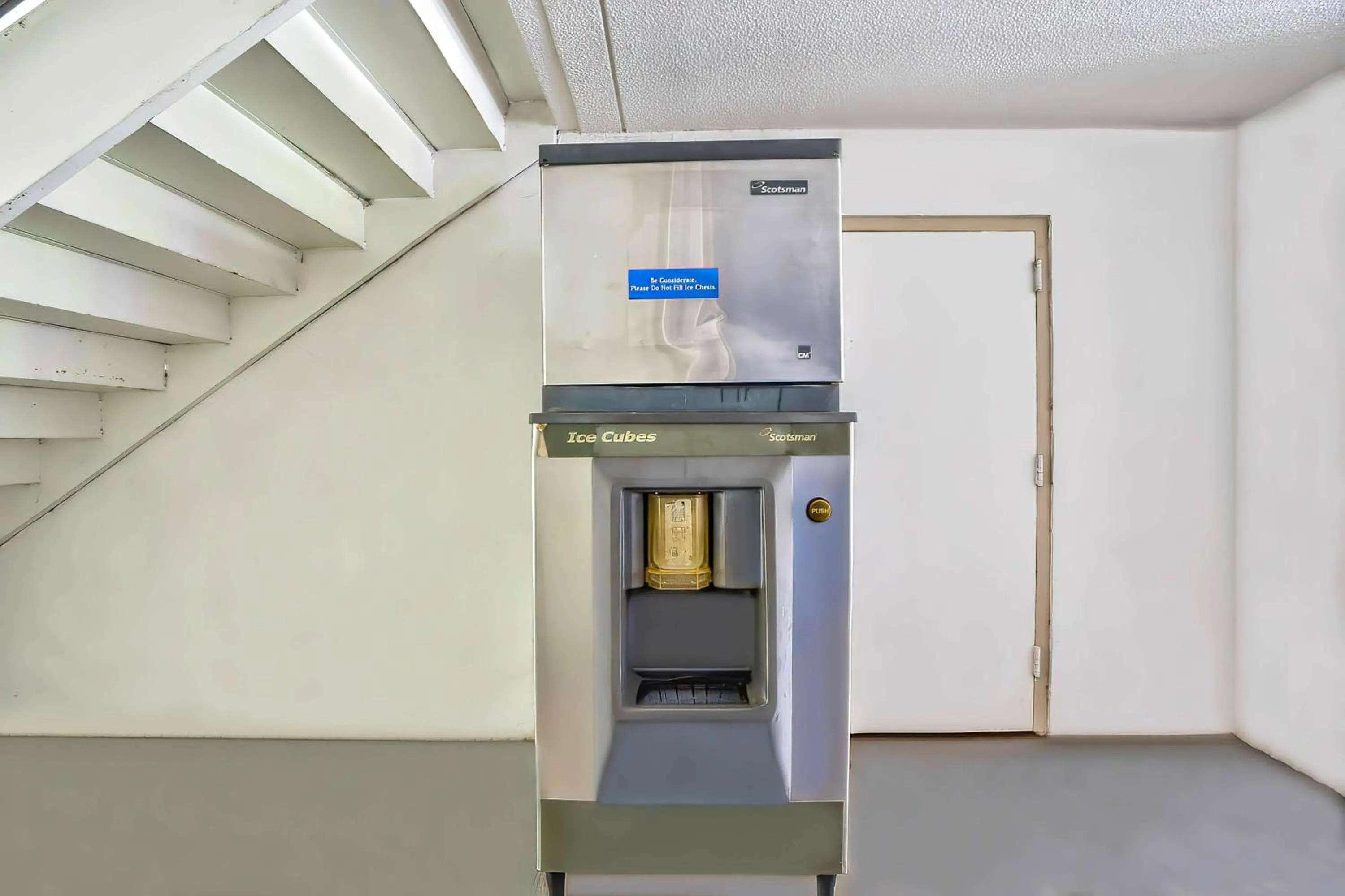 Property building in Studio 6 Gainesville, Fl