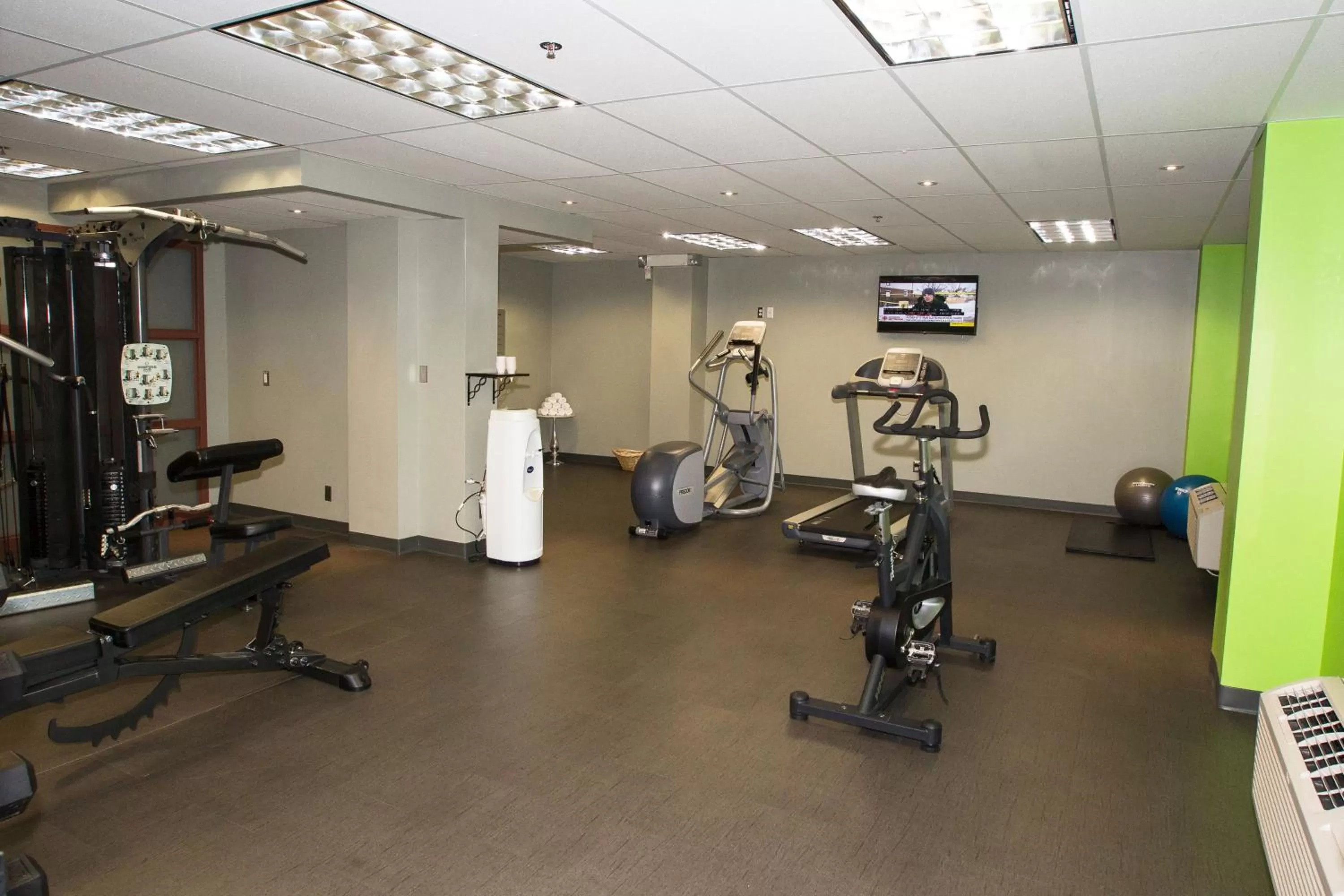 Fitness centre/facilities in Coast Hotel & Convention Centre