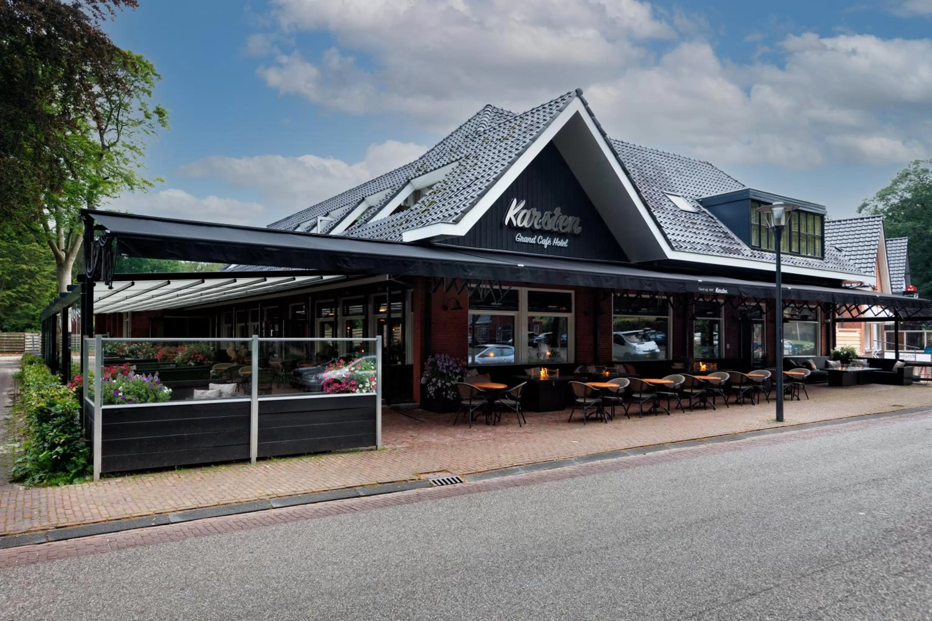 Property building in Hotel Karsten