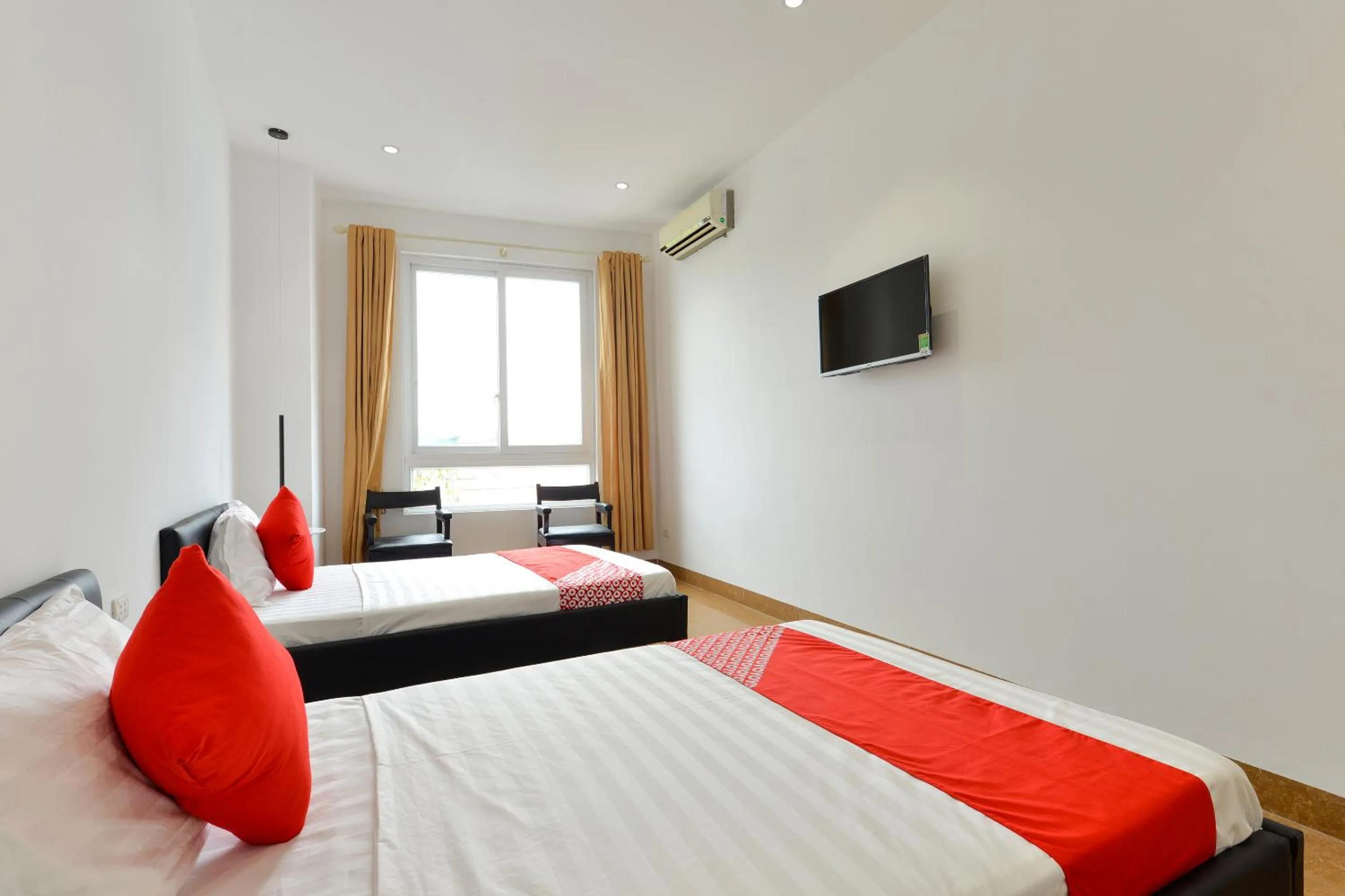 TV and multimedia, Bed in BH Riverside Hotel