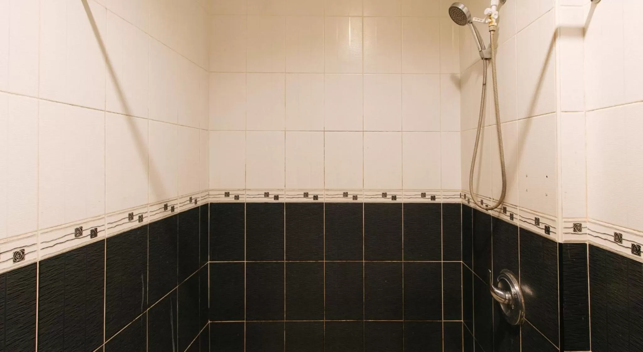 Shower, Bathroom in RedDoorz at KM 50 Aguinaldo Highway Tagaytay - Vaccinated Staff