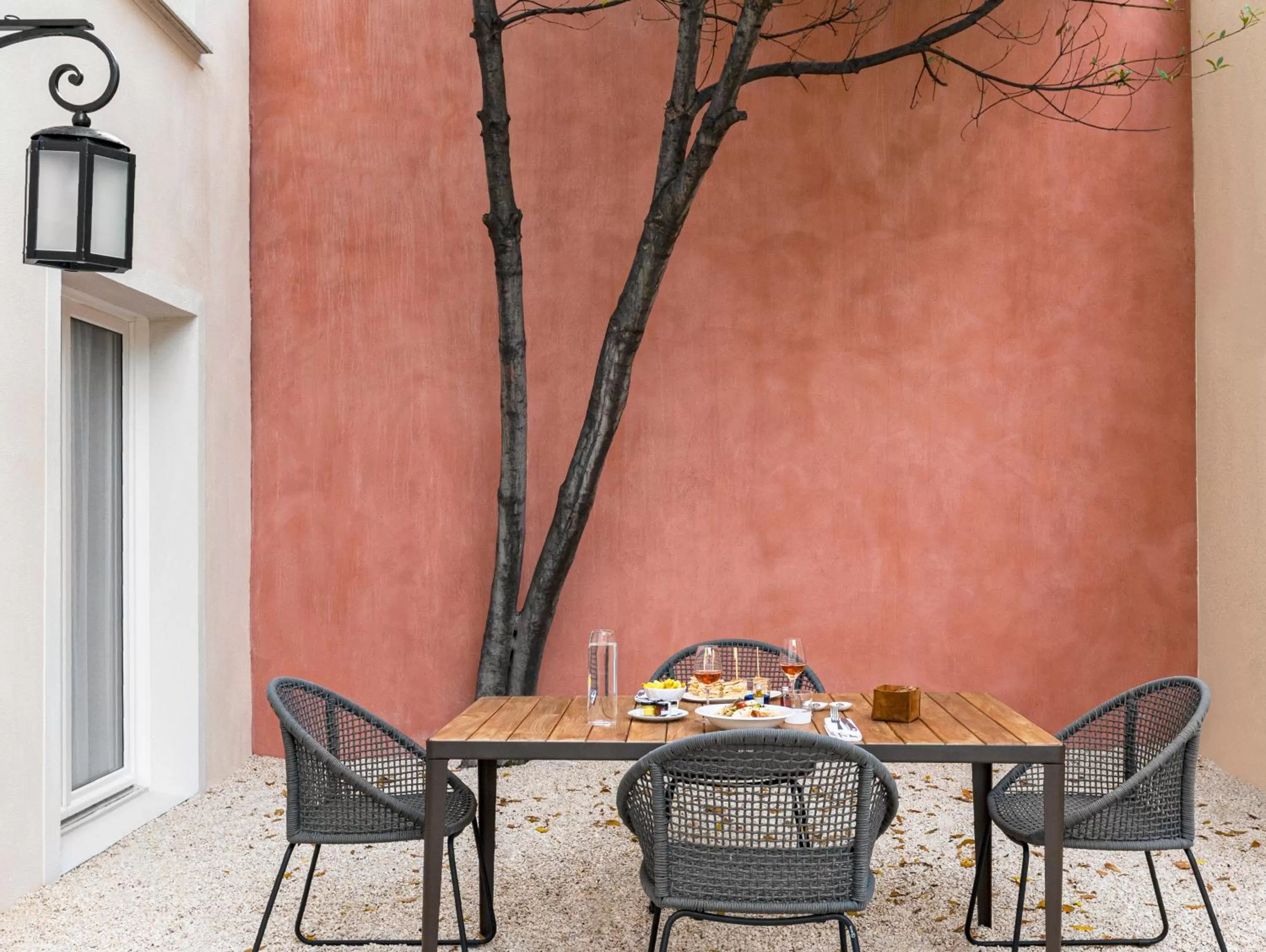 Patio in Maison Albar Hotels L’Imperator