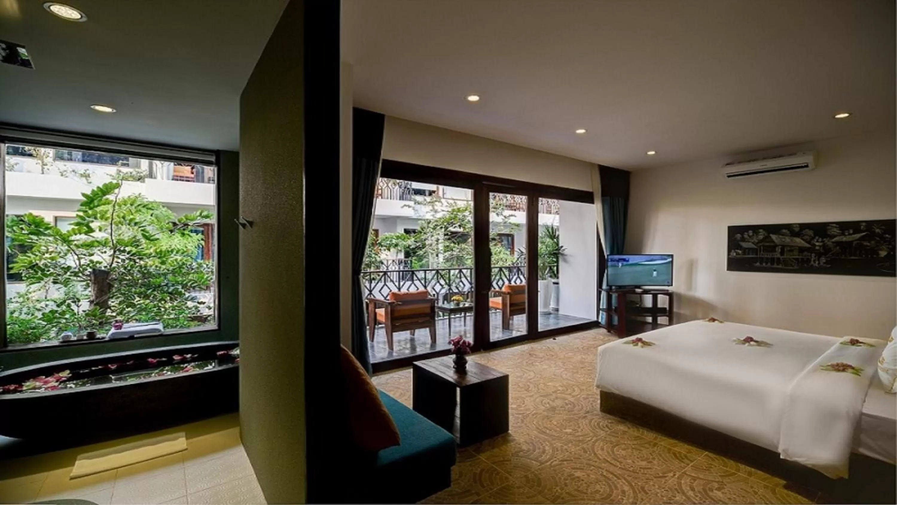 bunk bed, Bed in Golden Temple Retreat