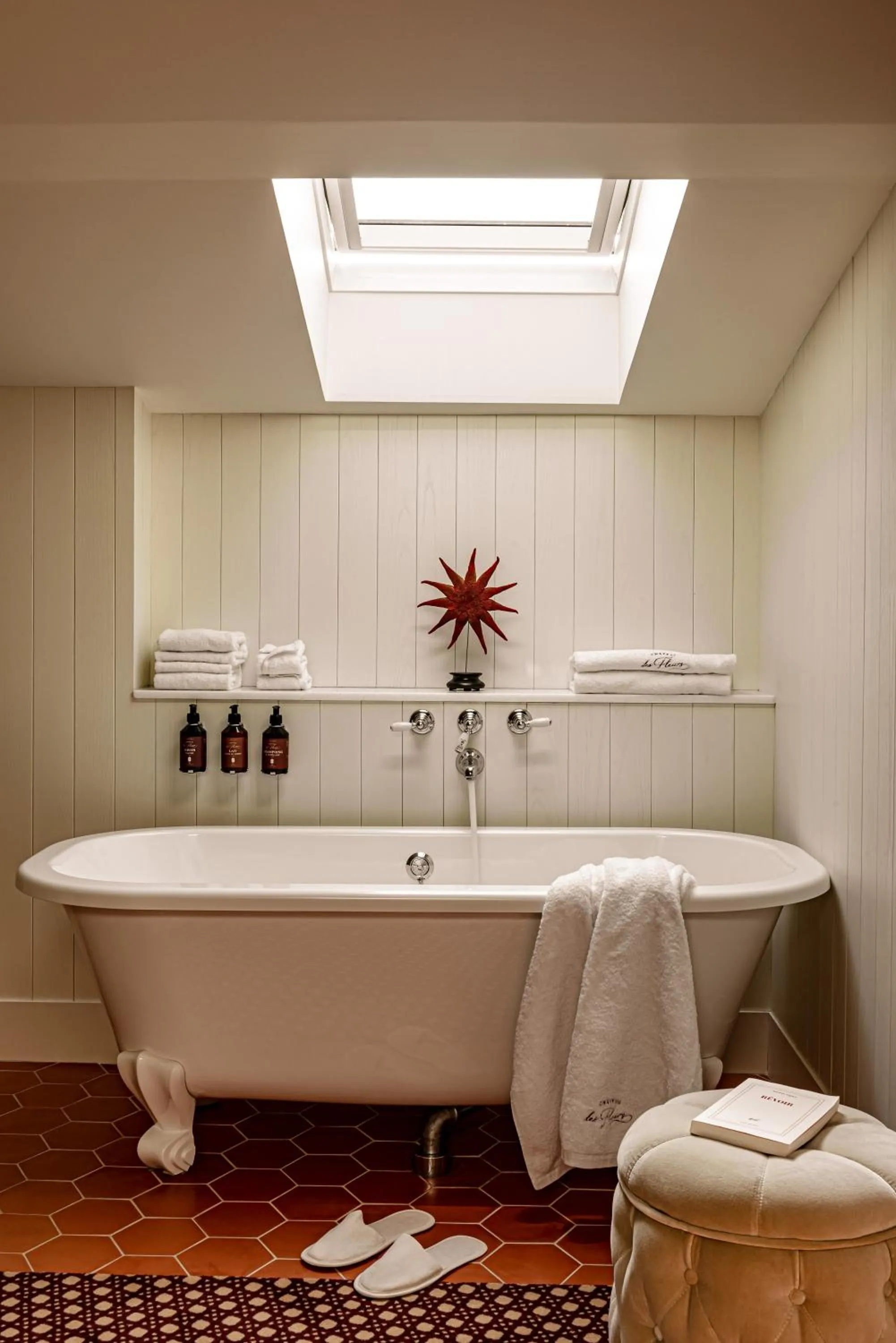 Bathroom in Château des Fleurs Hôtel & Spa Paris