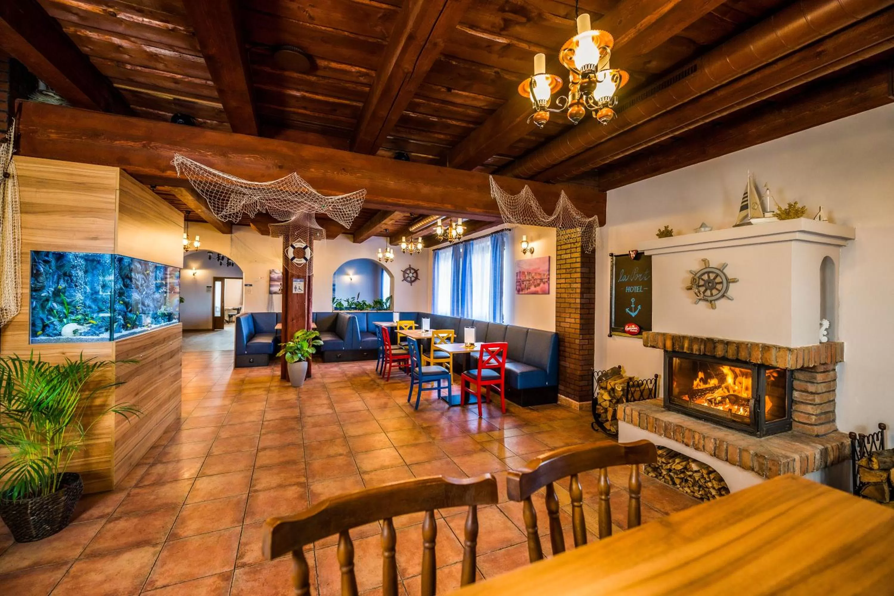 Restaurant/places to eat in La Port