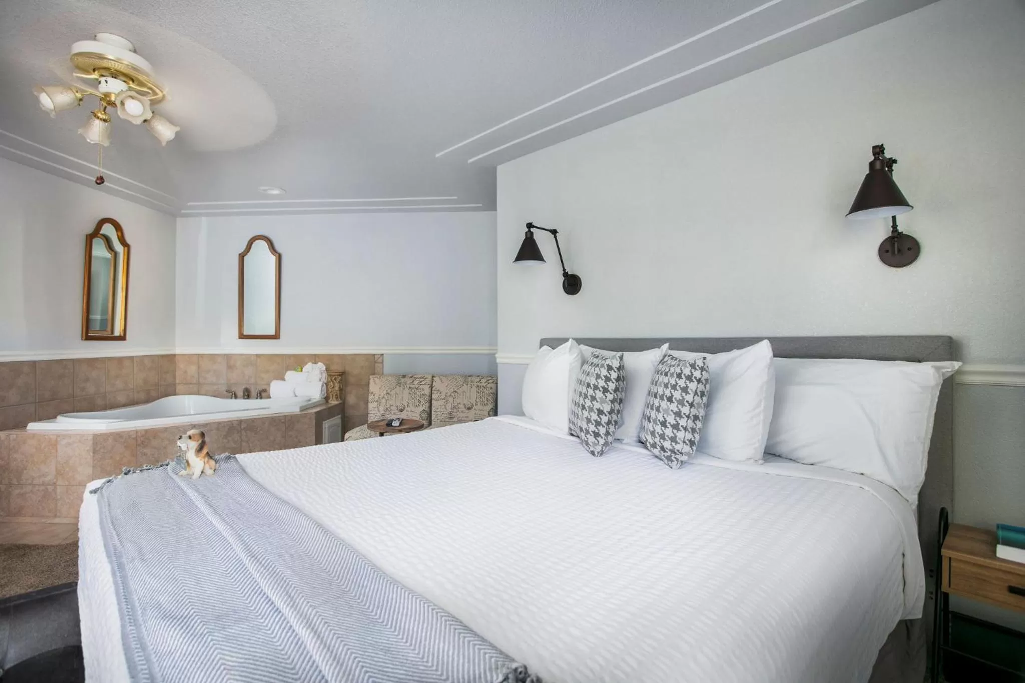 Bed in Hounds Tooth Inn