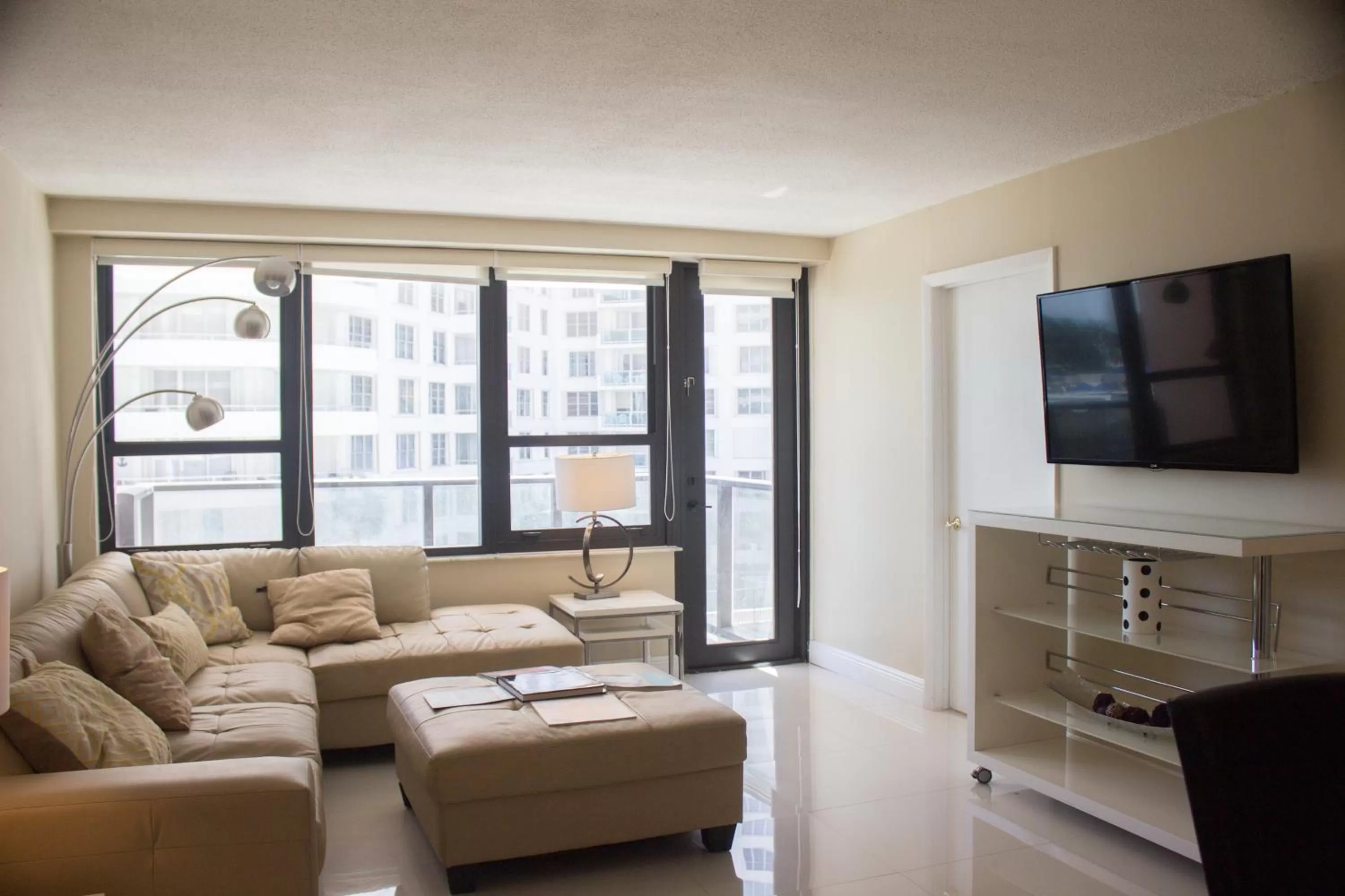Living room, Seating Area in The Alexander Beach Residences