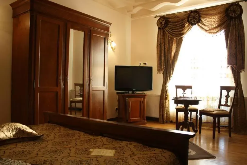 Deluxe Double Room in Pensiunea Trei Pini Deluxe Double Room in Pensiunea Trei Pini