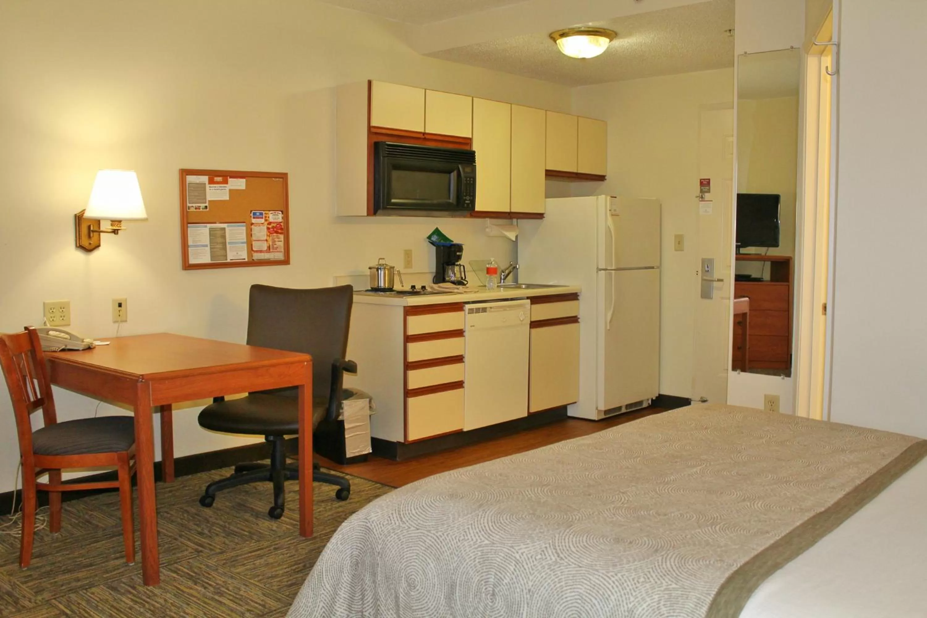 Photo of the whole room, Bed in Candlewood Suites Syracuse-Airport by IHG