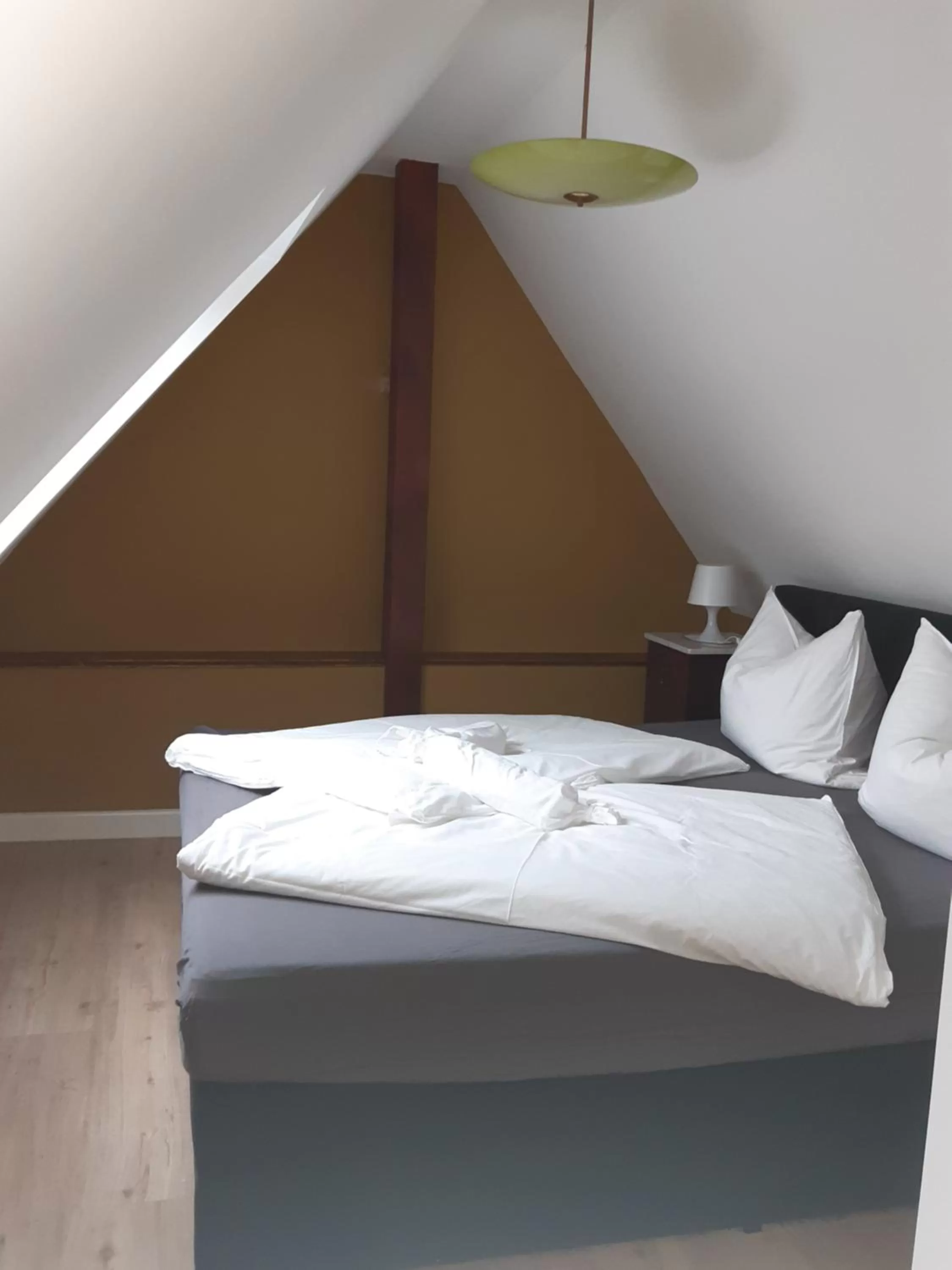 Bedroom, Bed in Emmas