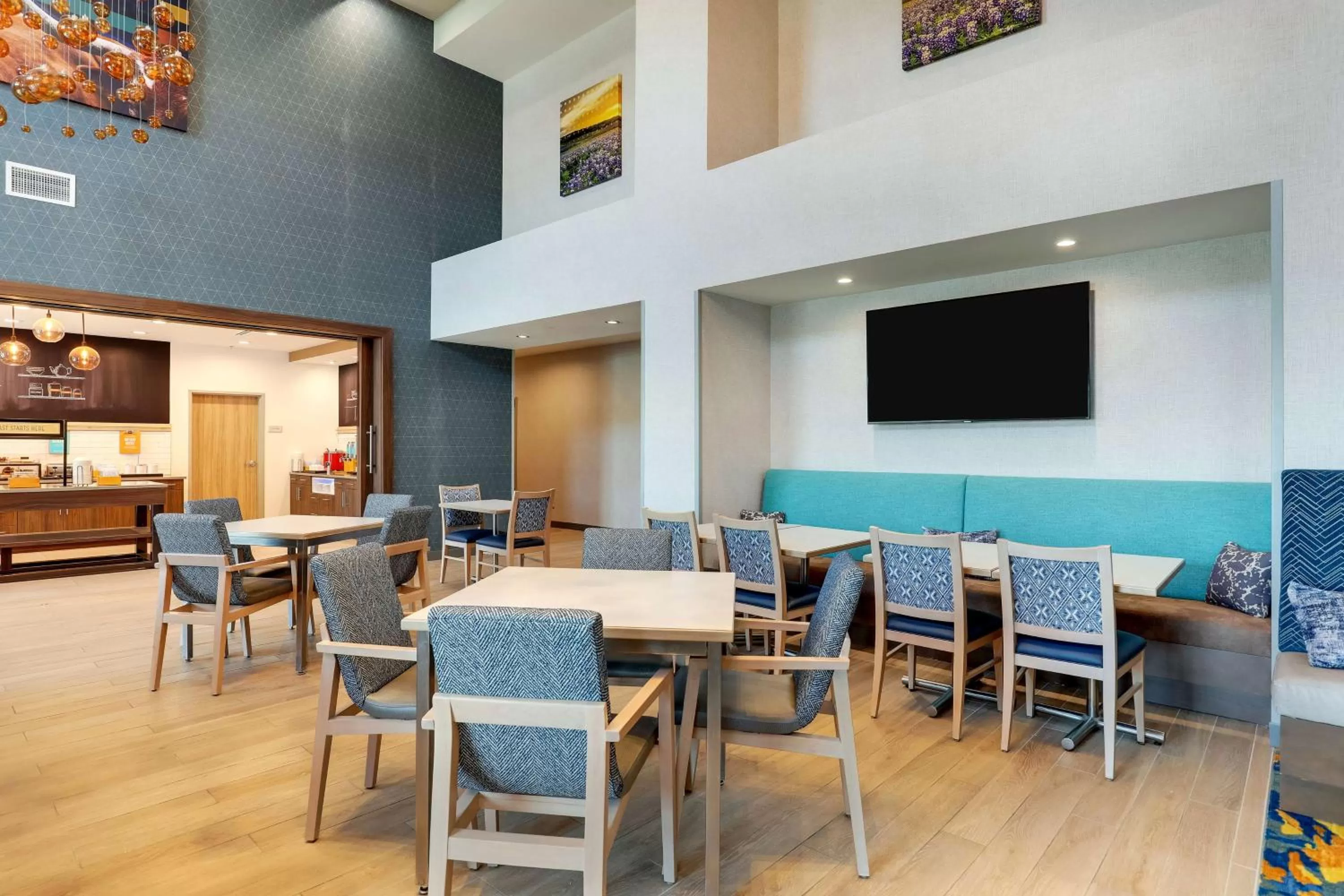 Breakfast in Hampton Inn & Suites Weatherford, Tx