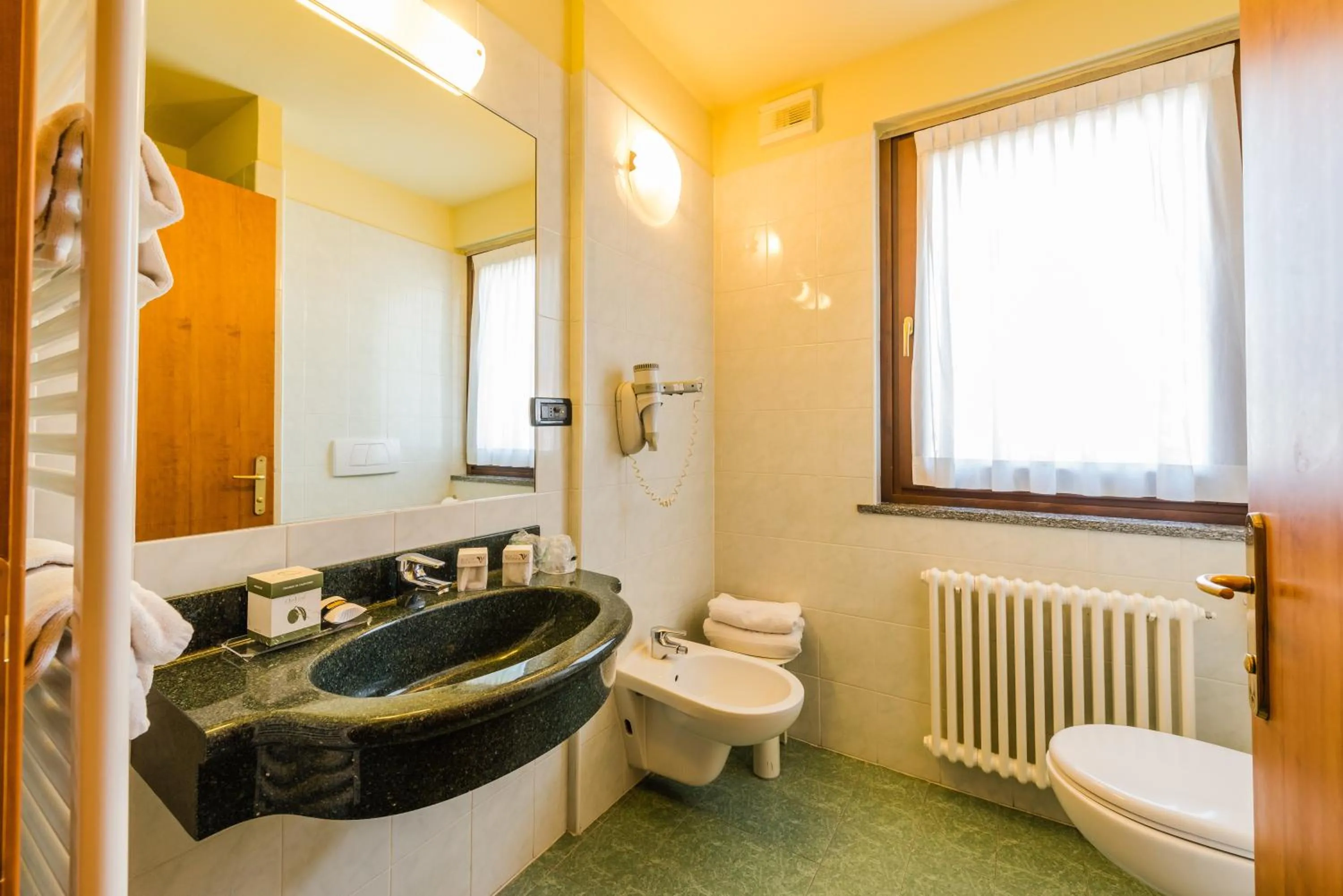 Shower in Hotel Au Soleil