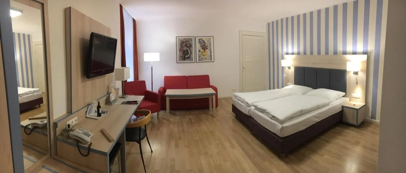 Photo of the whole room, Bed in Hotel Hansablick