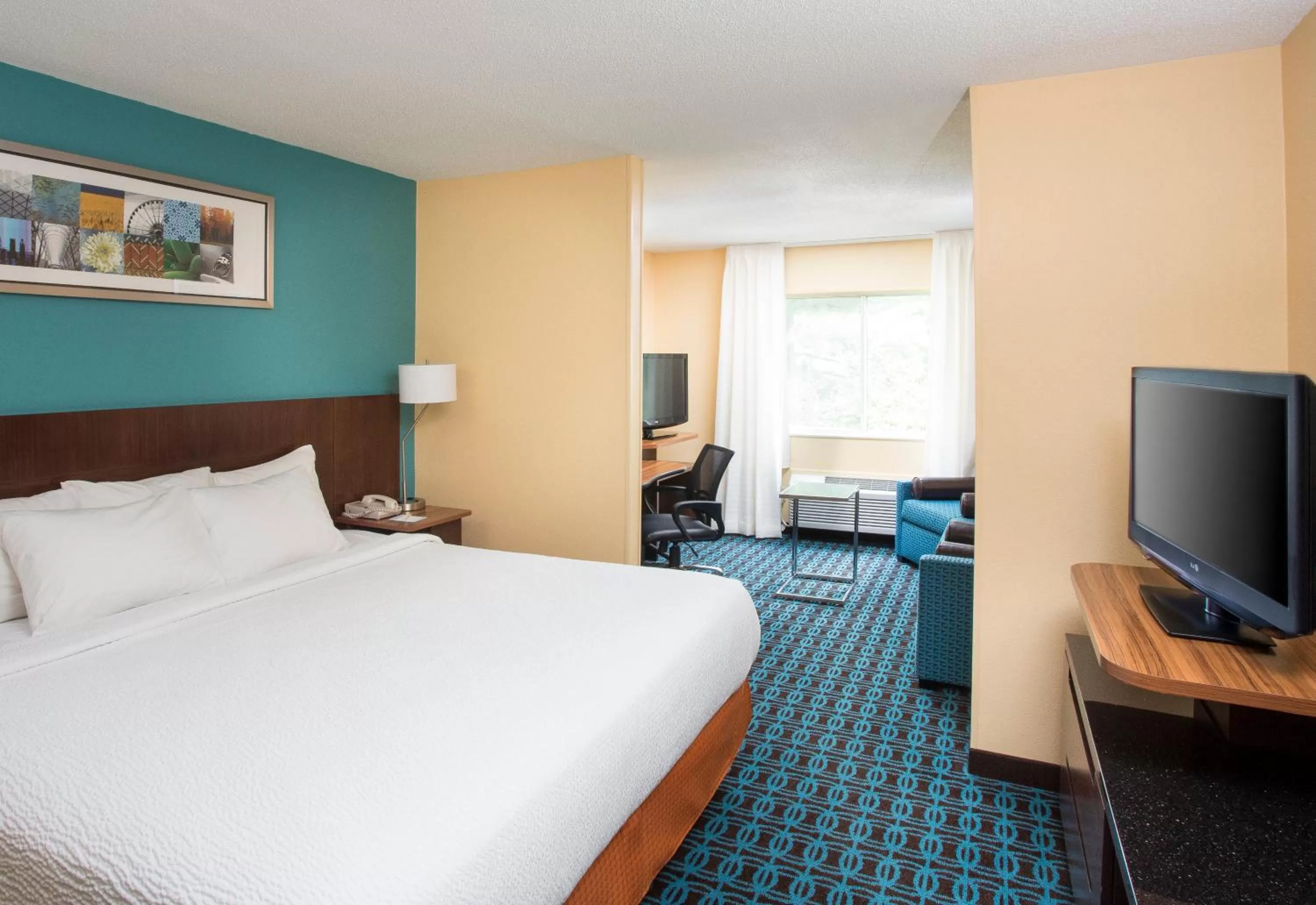 Bathroom, Bed in Fairfield Inn & Suites by Marriott Quincy