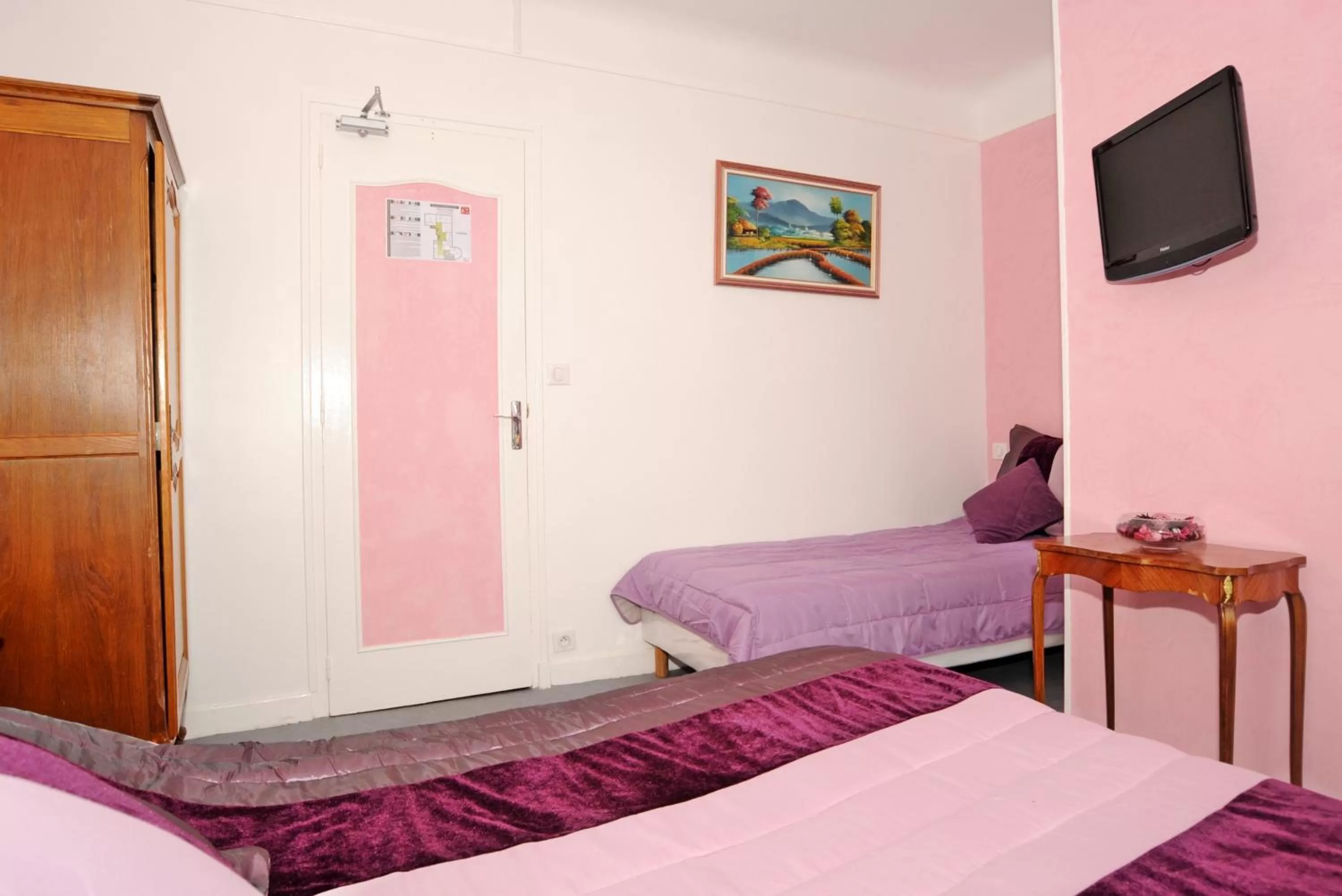 Photo of the whole room, Bed in Hotel La Tour