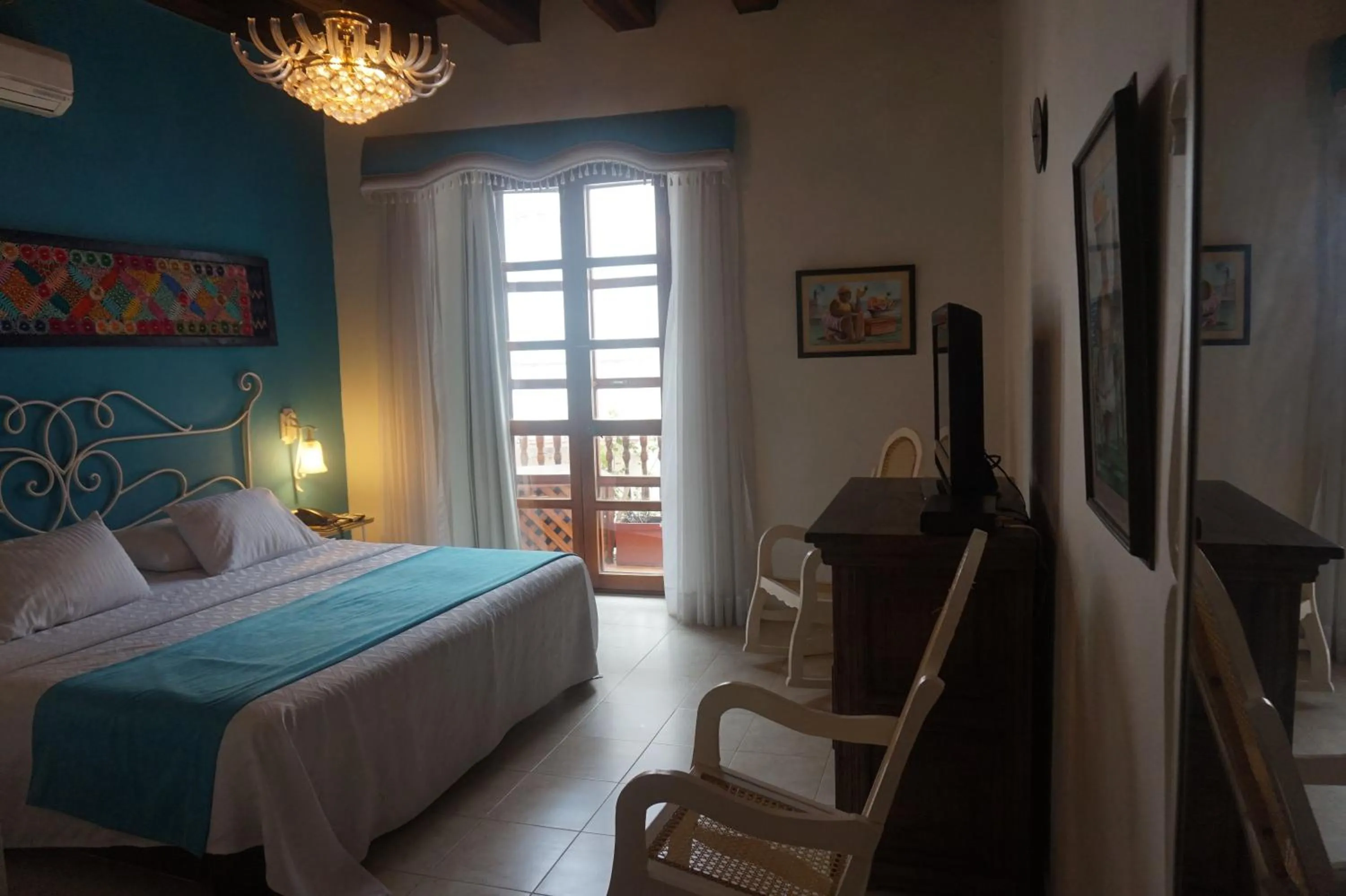 Photo of the whole room, Bed in Casa India Catalina