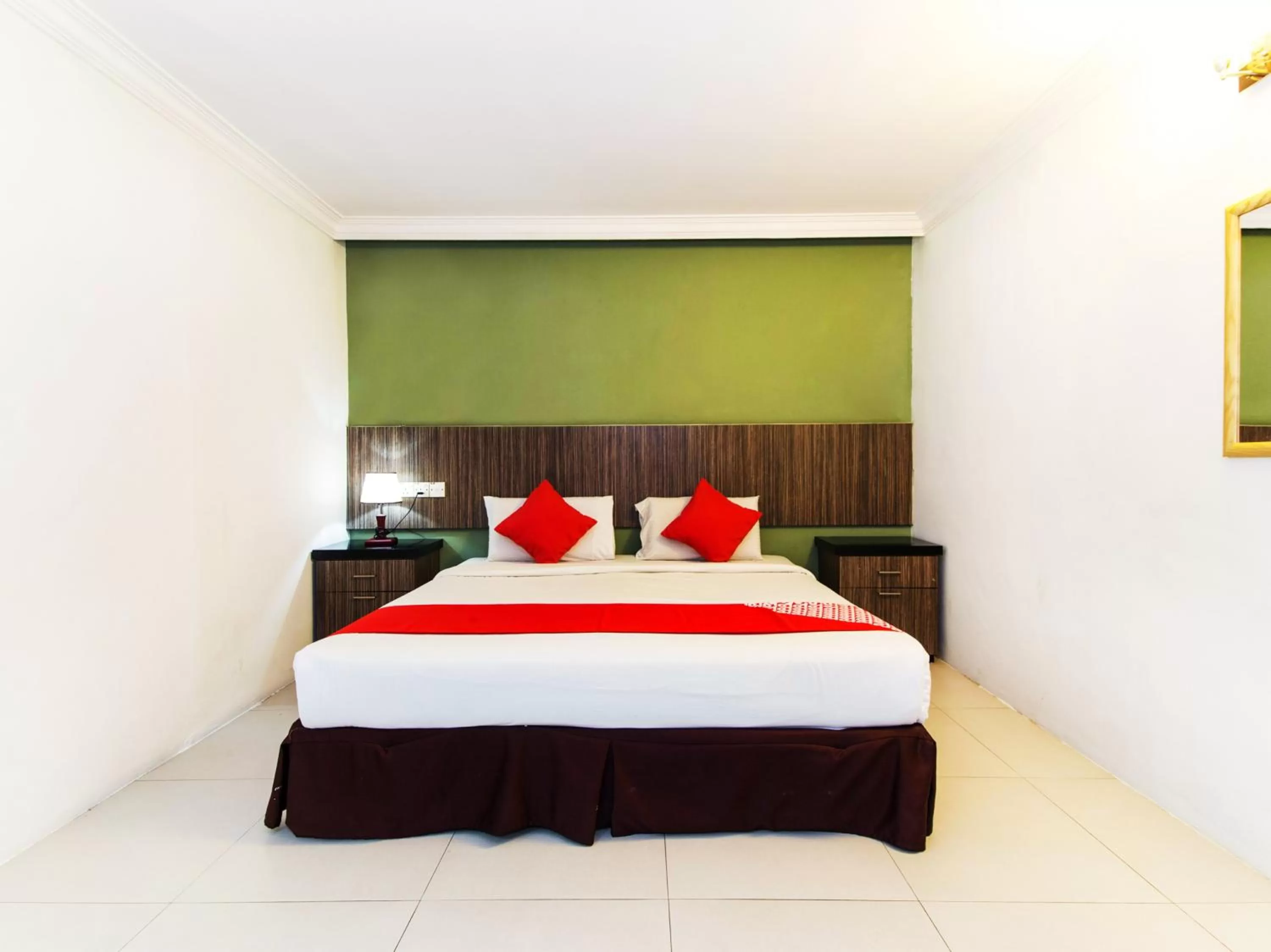 Bedroom, Bed in Crystal City Hotel