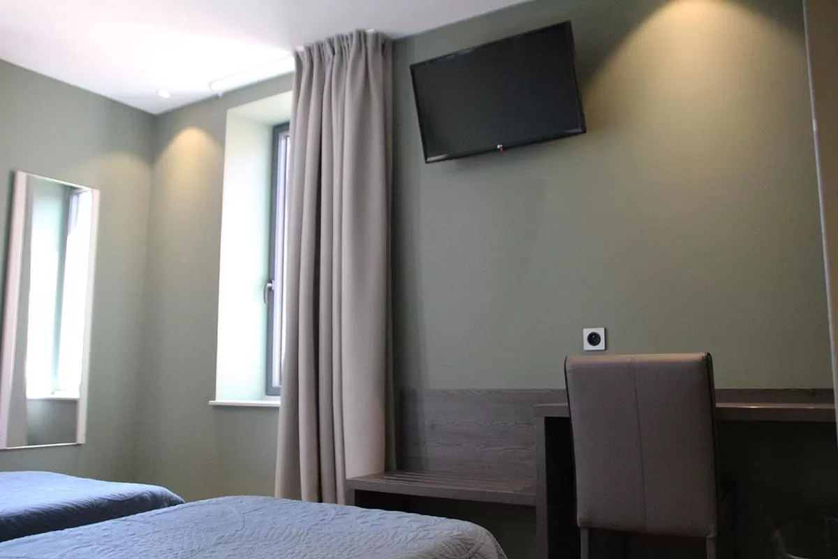 Photo of the whole room, Bed in Hotel Le Pont Neuf