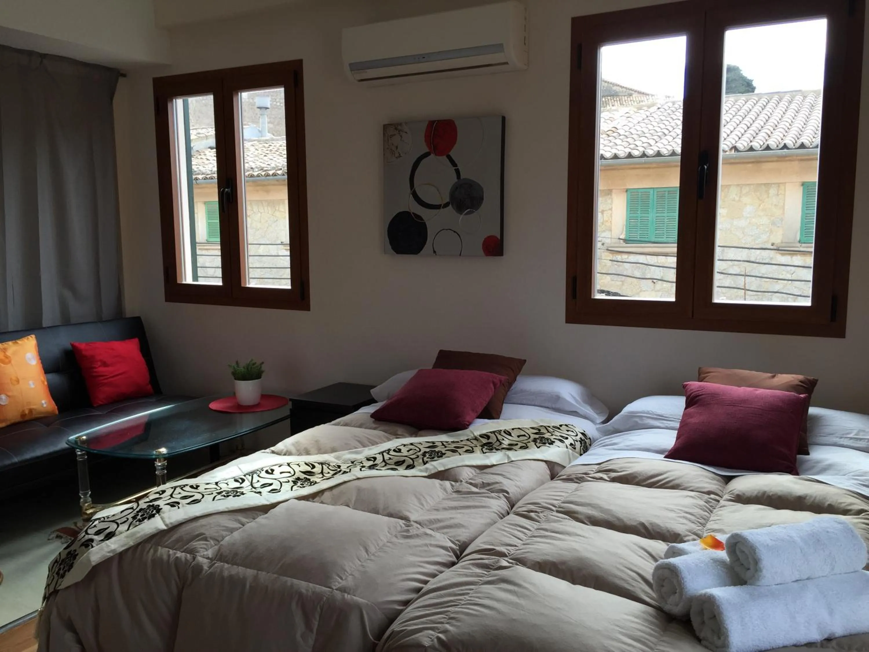 Photo of the whole room in Allotjaments Serra de Tramuntana