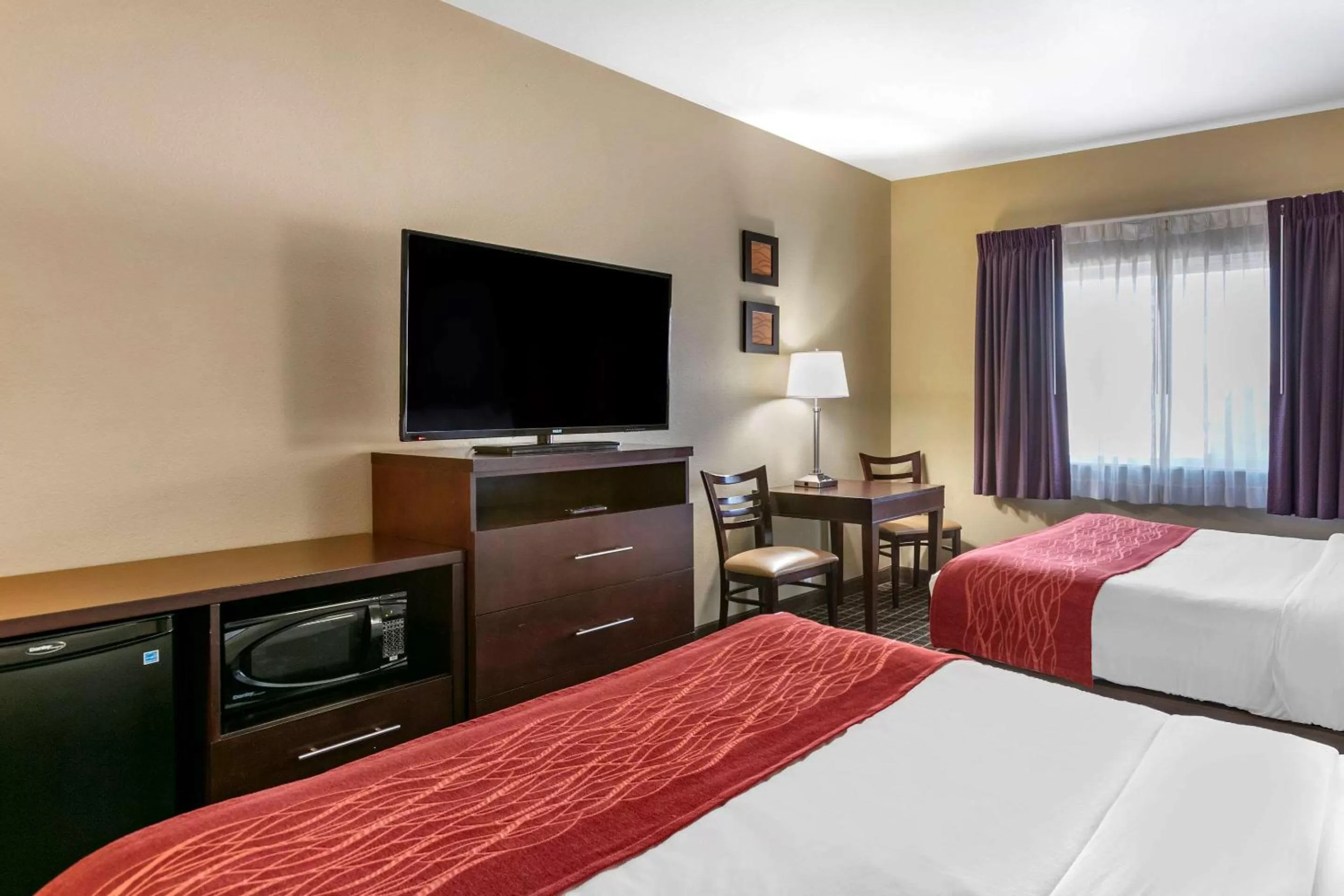 Photo of the whole room, Bed in Comfort Inn Fort Collins North