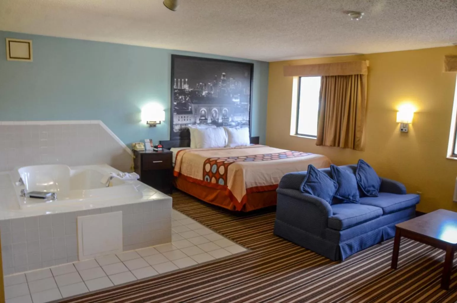 Photo of the whole room, Bed in Super 8 by Wyndham Warrenton