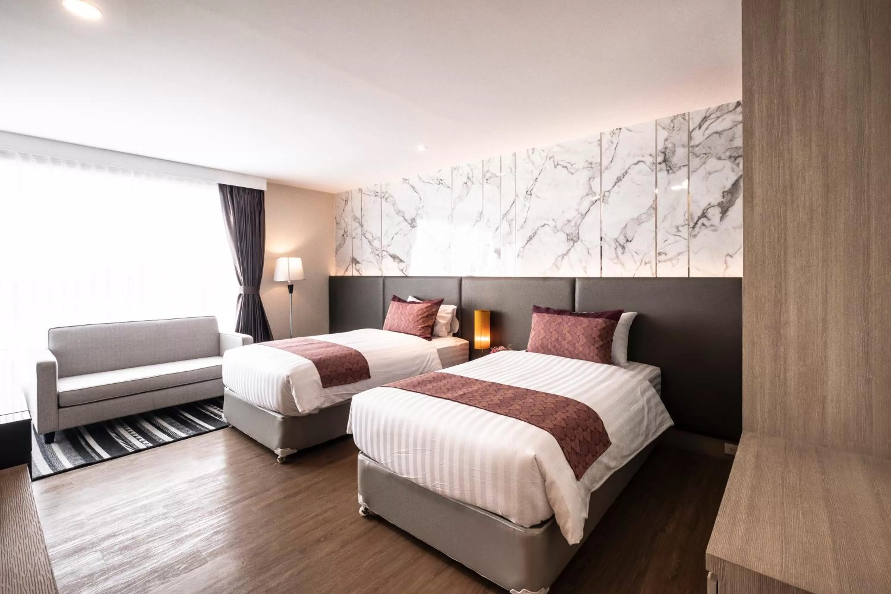 Bed in Sinsuvarn Airport Suite Hotel