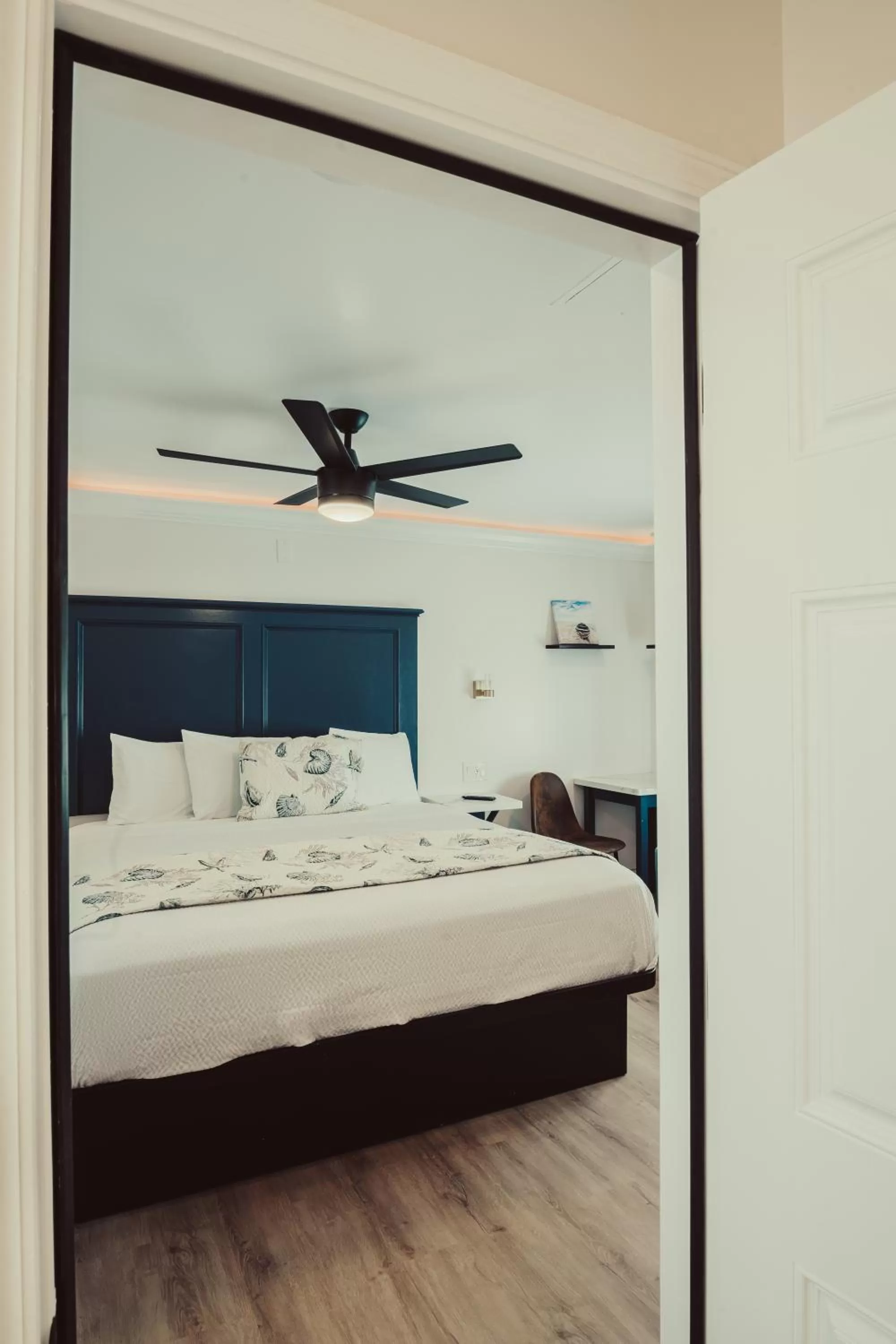 Bed in Blufftop Inn & Suites - Wharf/Restaurant District