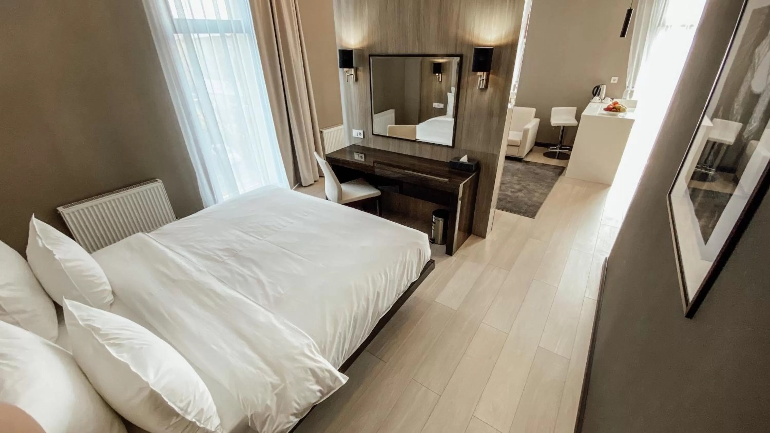 Photo of the whole room, Bed in Resident City Hotel