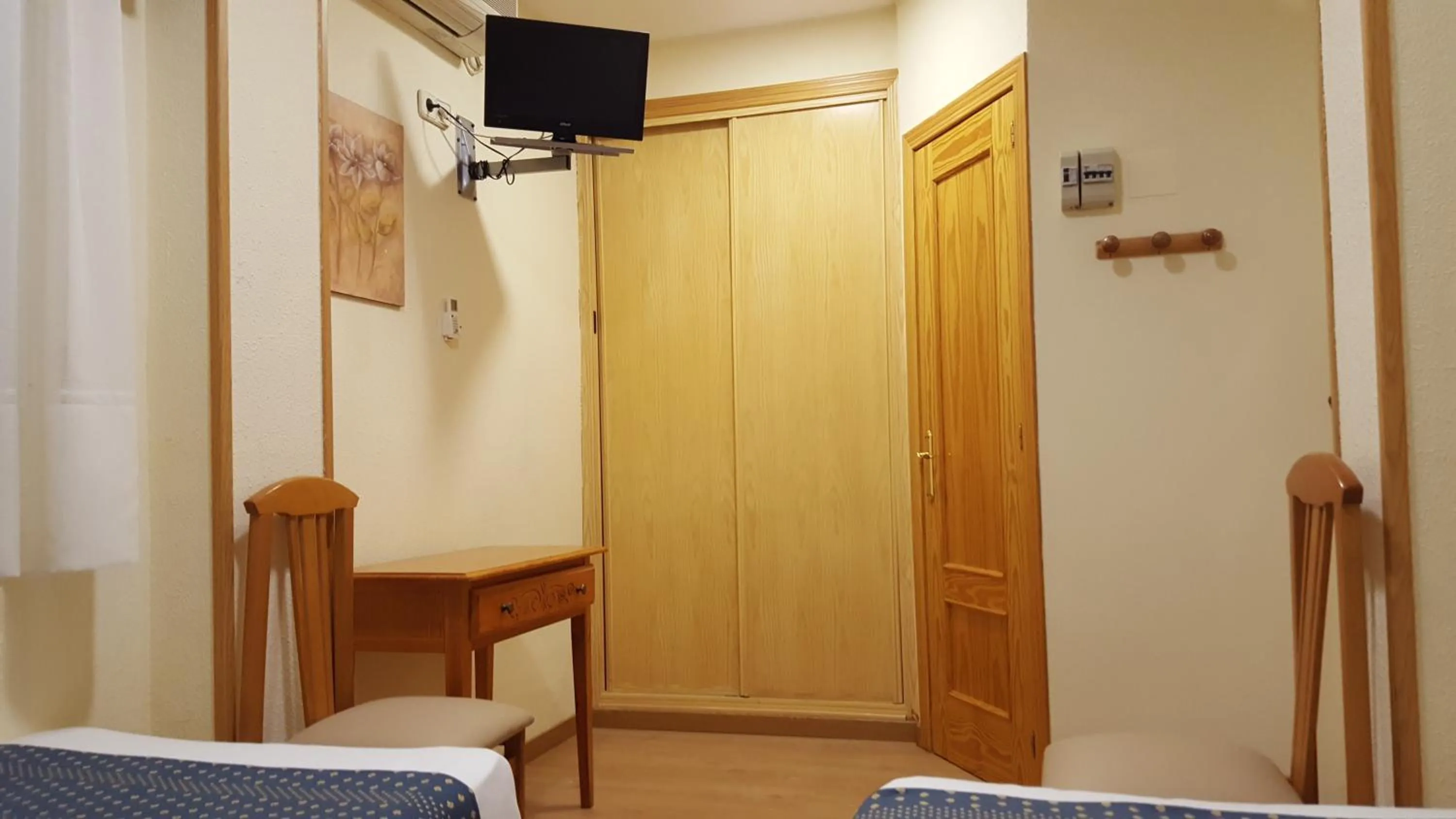 Photo of the whole room in Hotel Cuatro Caños