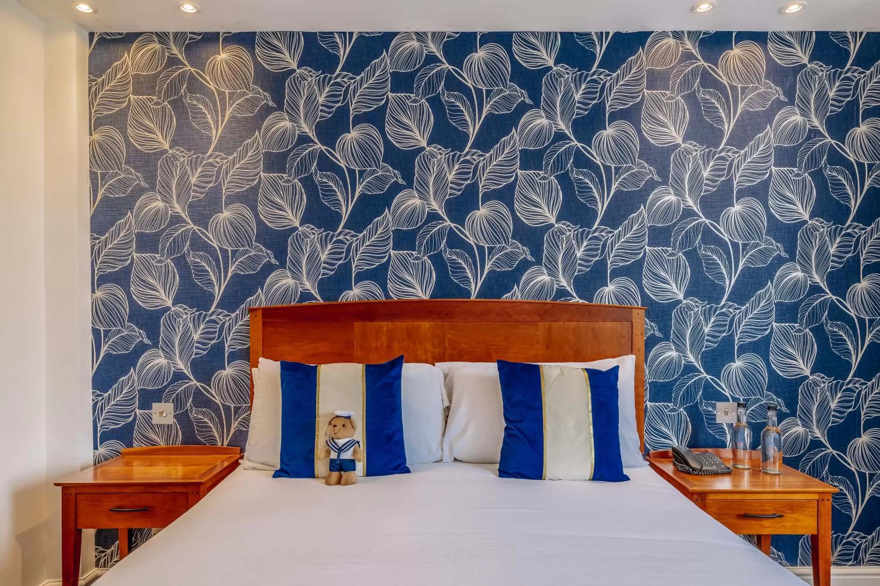 Bed in Muthu Westcliff Hotel (Near London Southend Airport)