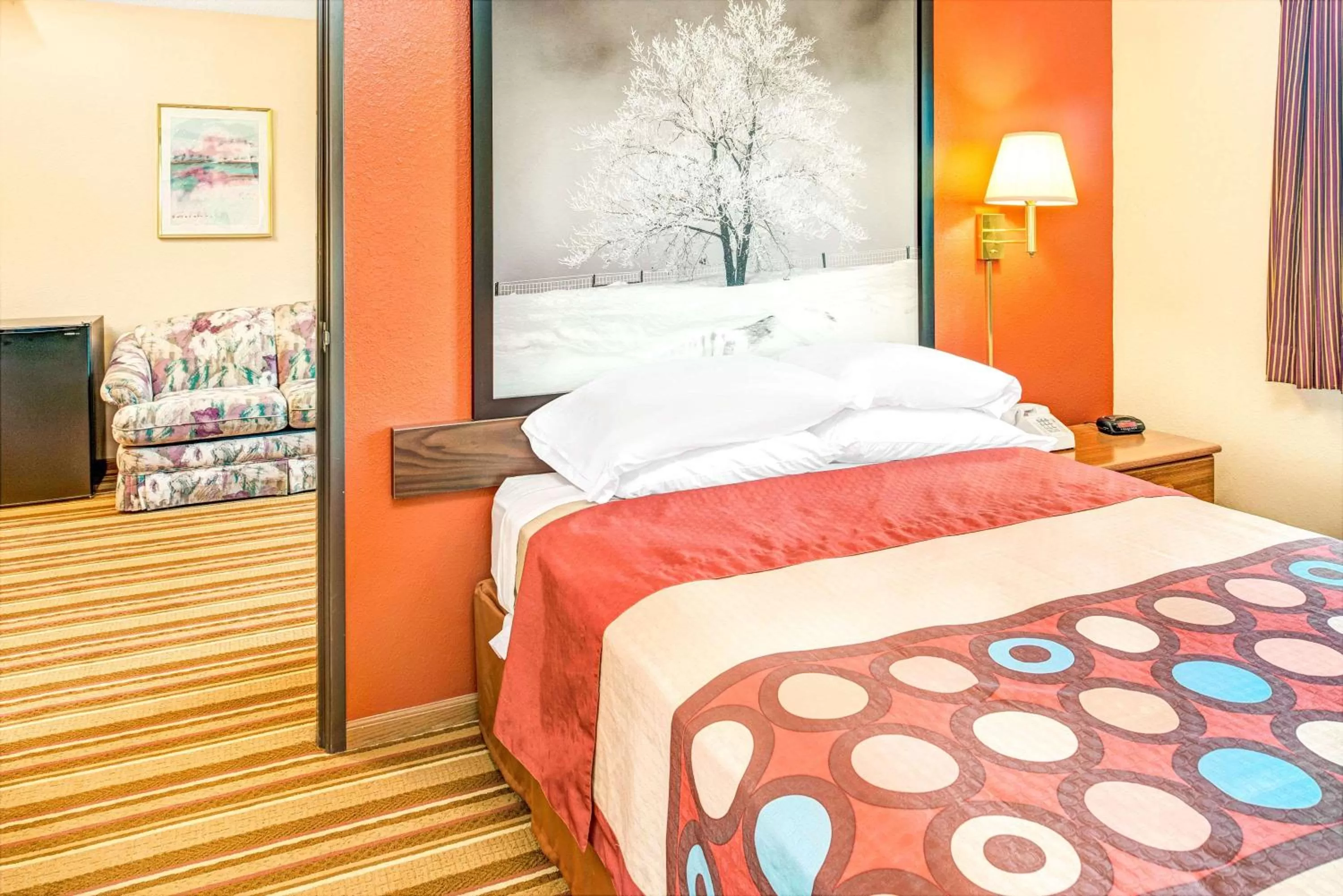 Queen Suite - Non-Smoking in Super 8 by Wyndham Blair