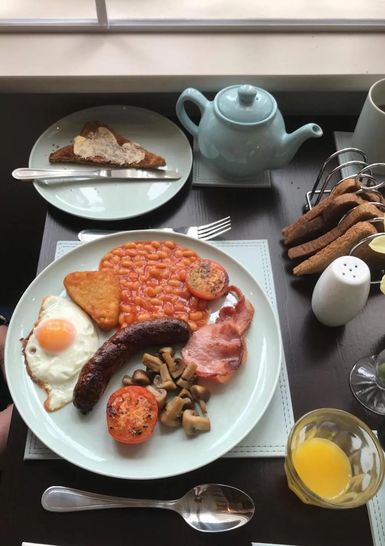 Breakfast in Willow Cottage