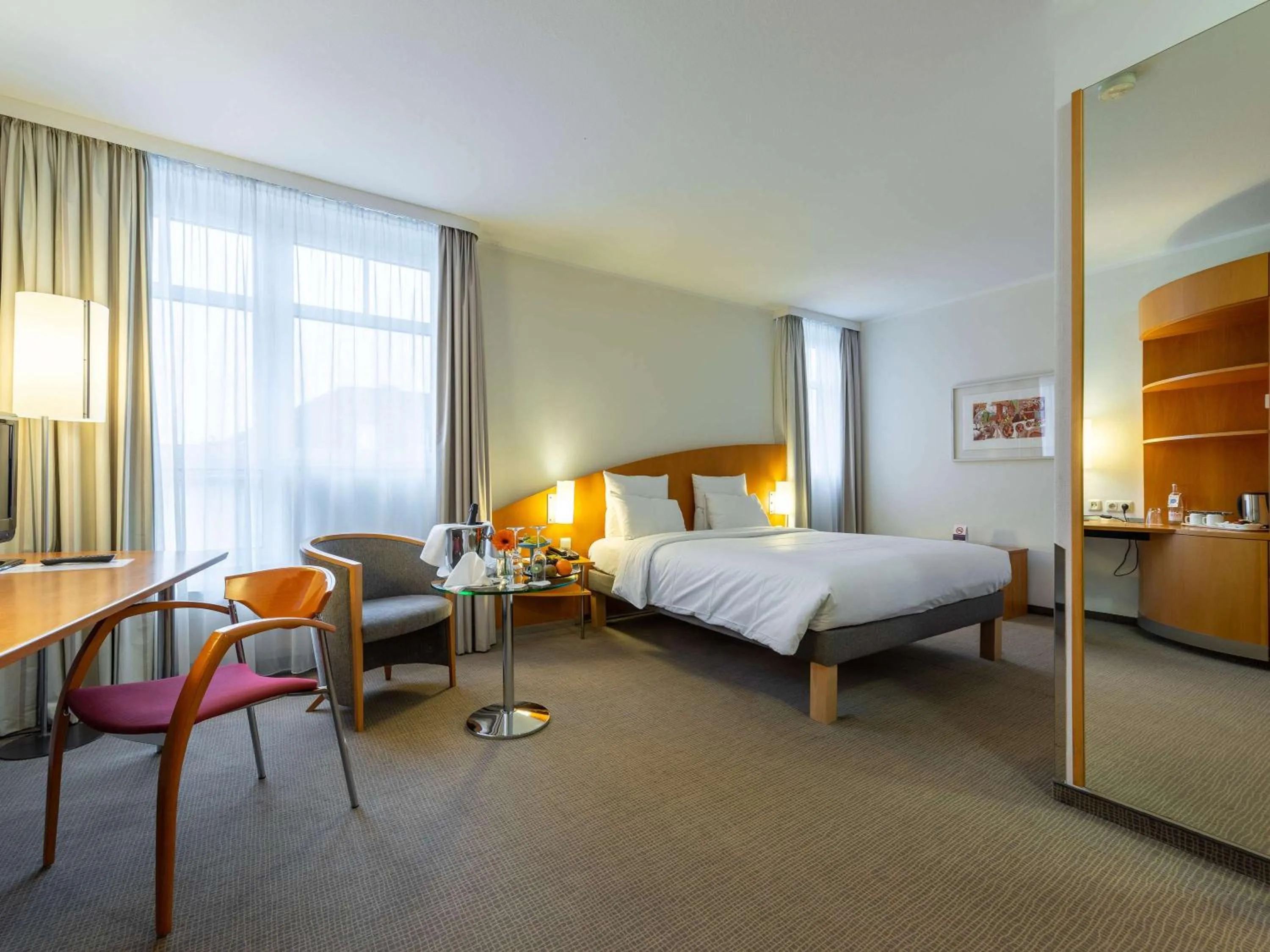 Photo of the whole room in Novotel Mainz
