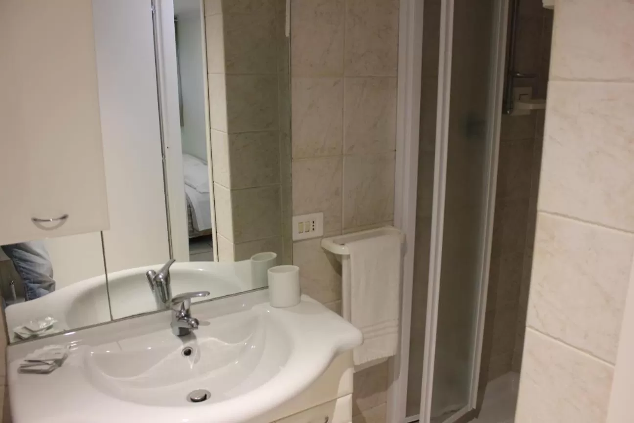 Bathroom in Relais Maria Luisa Locazione turistica di Simona Capaccio