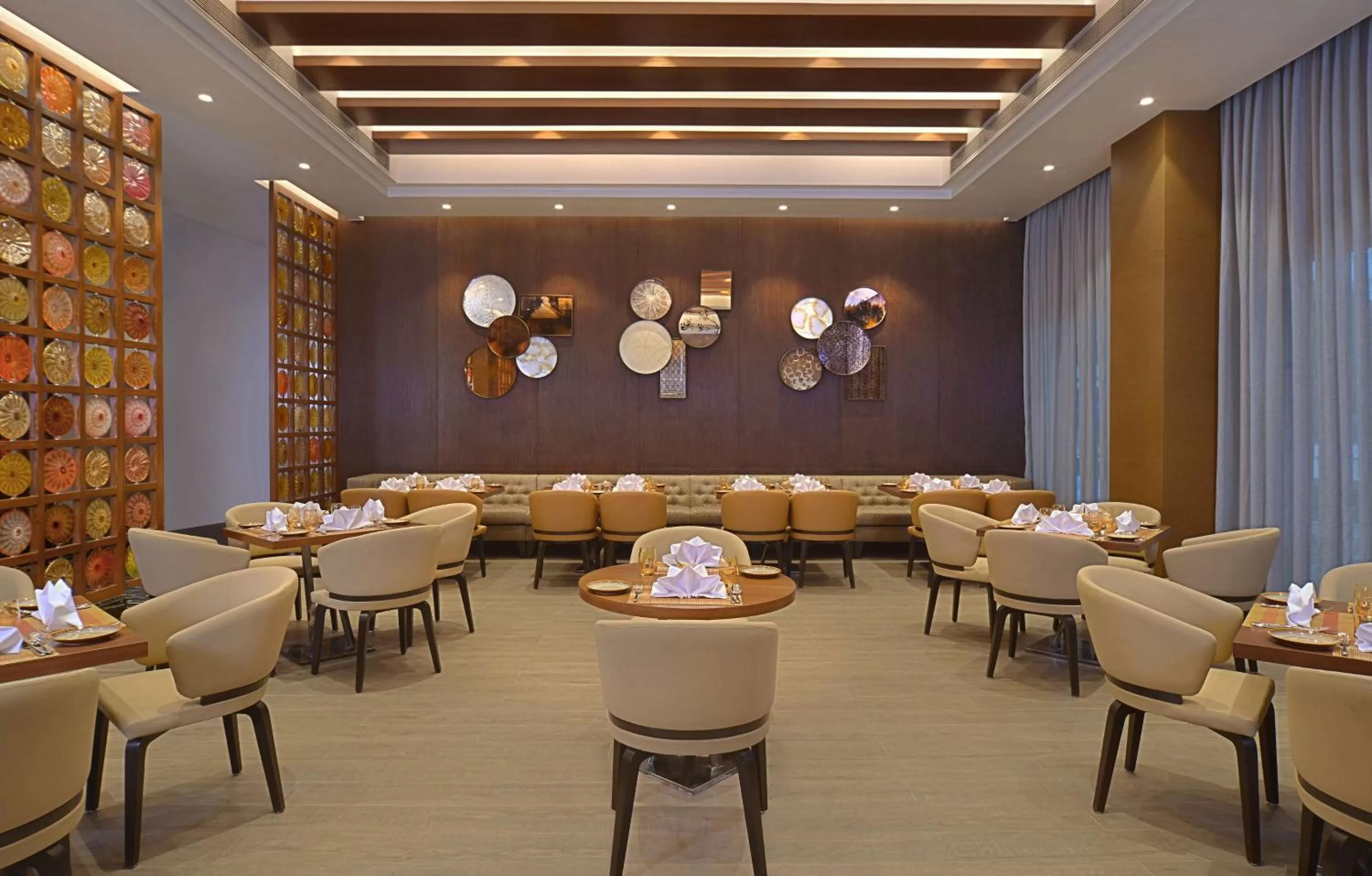 Restaurant/places to eat in Radisson Mumbai Andheri MIDC